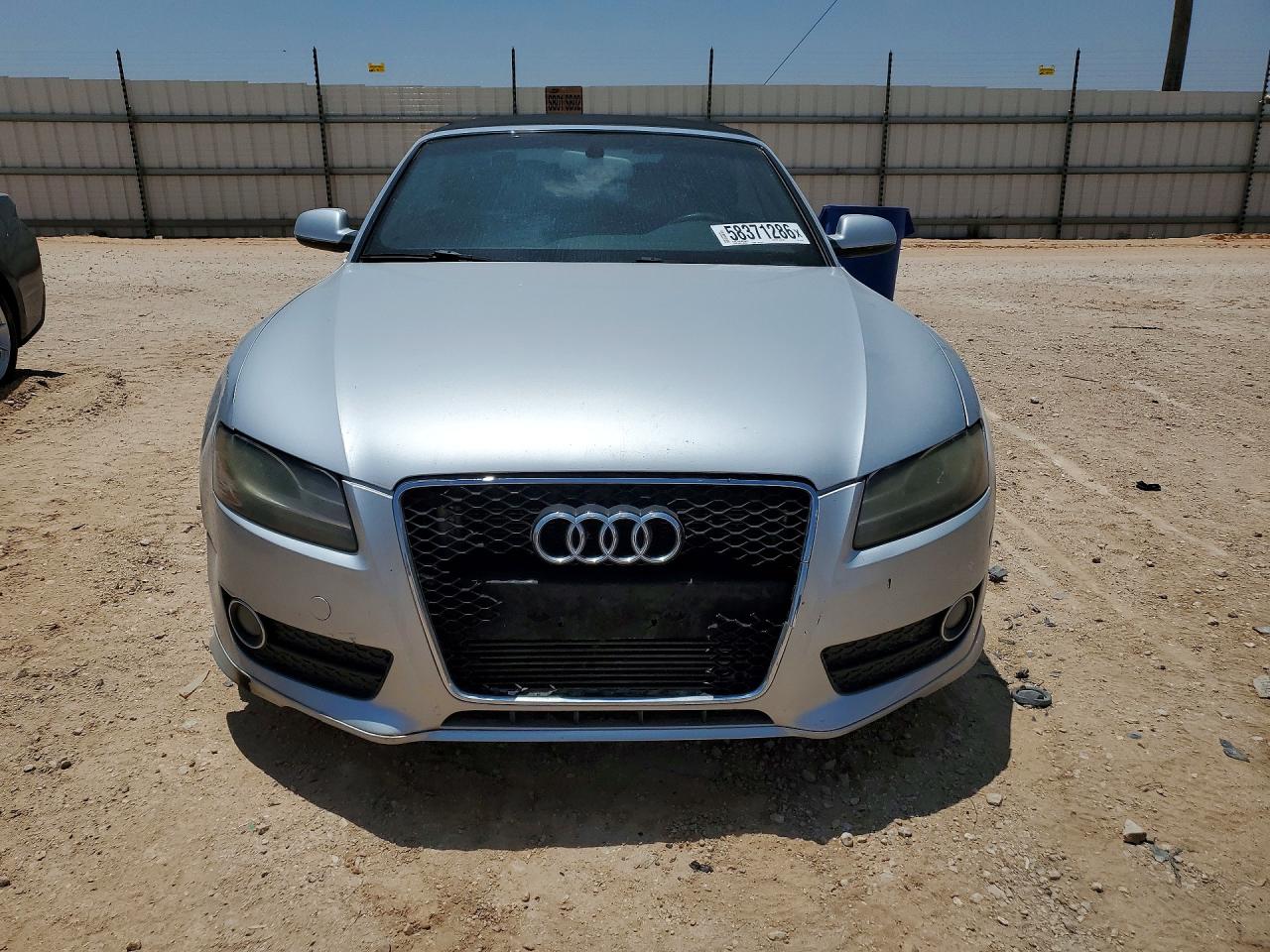 2012 Audi A5 Premium Plus Серебряный vin: WAUJFAFH7CN007828
