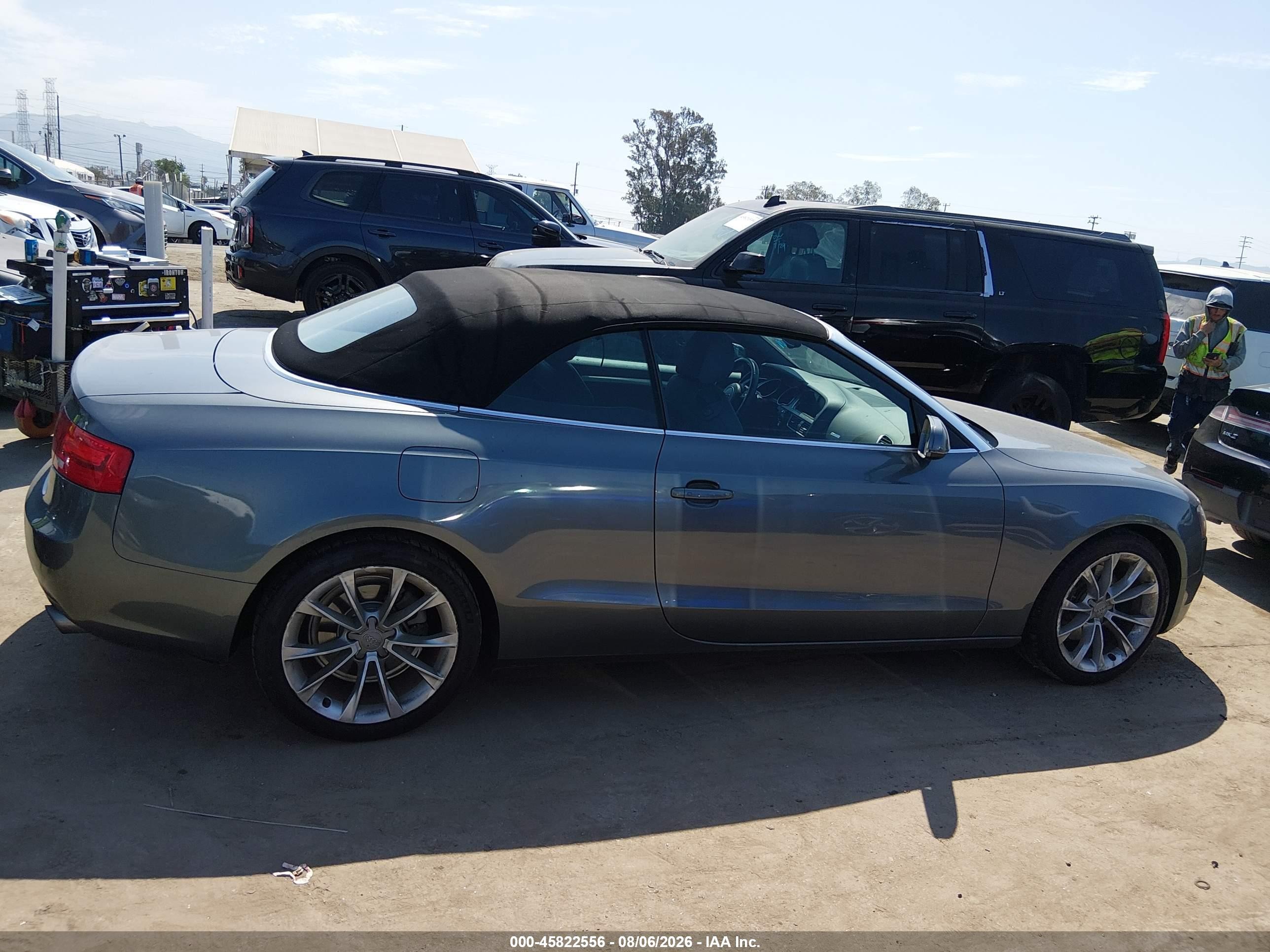 2014 Audi A5 2.0t Premium Gray vin: WAUJFAFH7EN007427