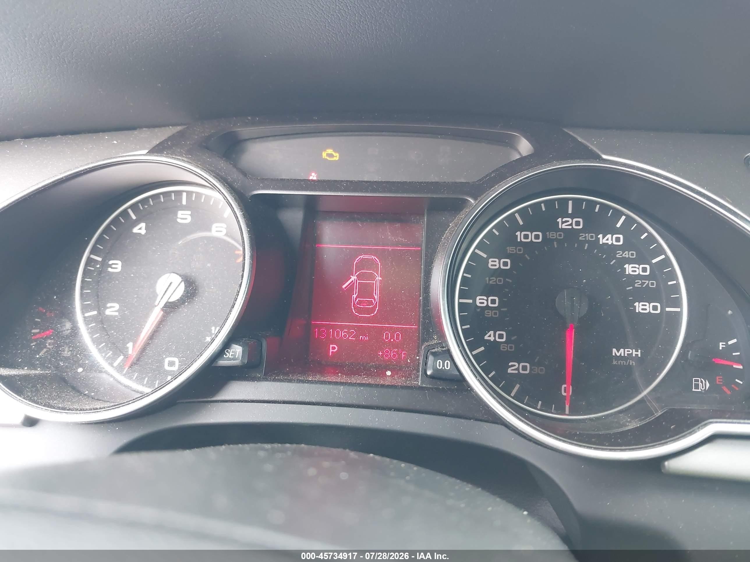 2011 Audi A5 2.0t Premium Белый vin: WAUJFAFH8BN000322