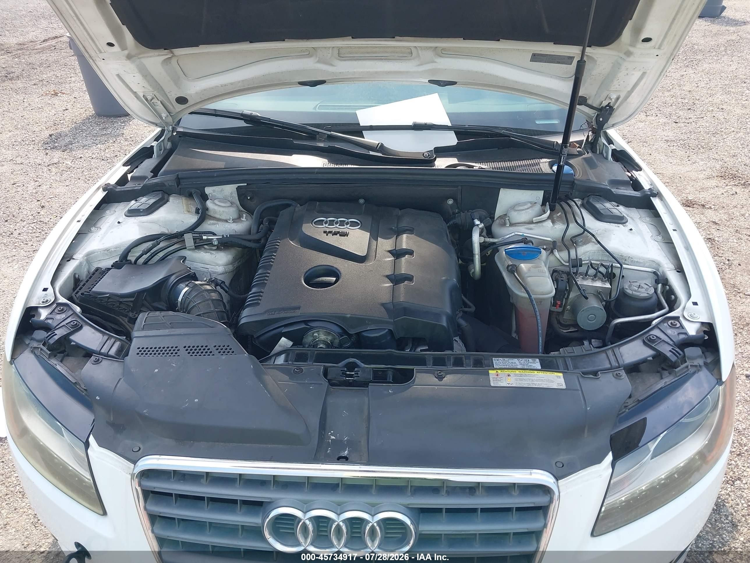 2011 Audi A5 2.0t Premium Белый vin: WAUJFAFH8BN000322