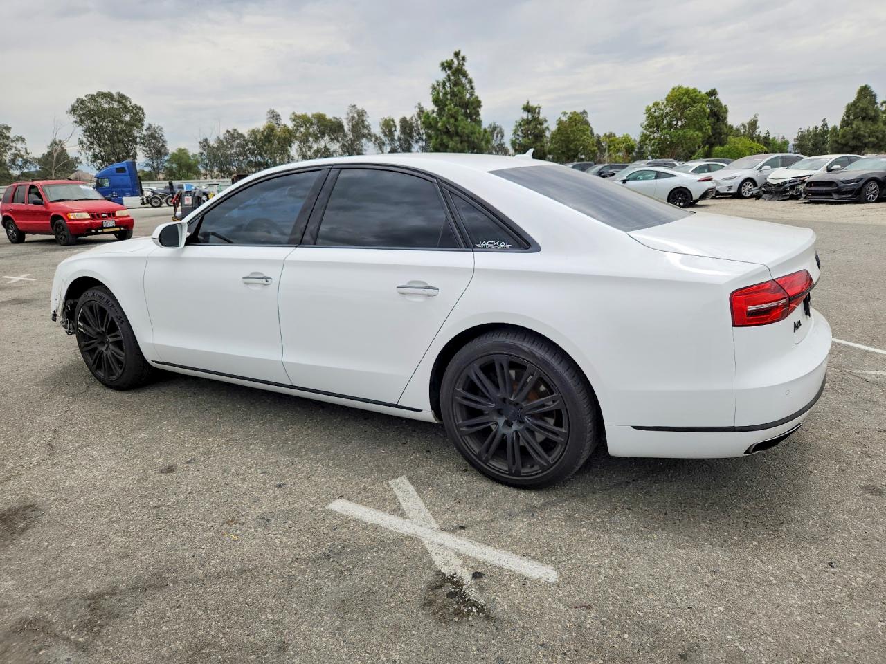 2015 Audi A8 Quattro Белый vin: WAUJGAFD3FN037861
