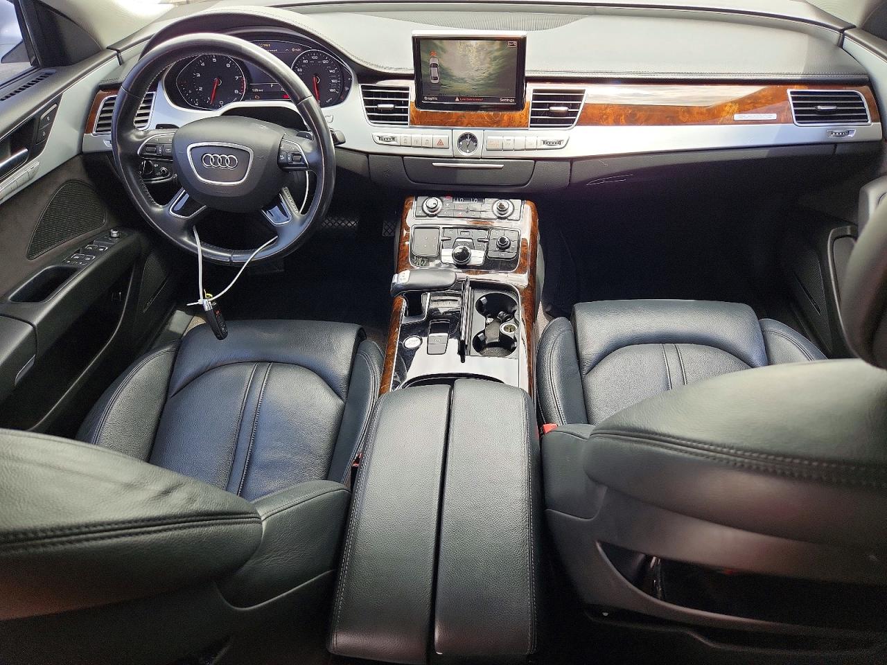 2015 Audi A8 Quattro Белый vin: WAUJGAFD3FN037861
