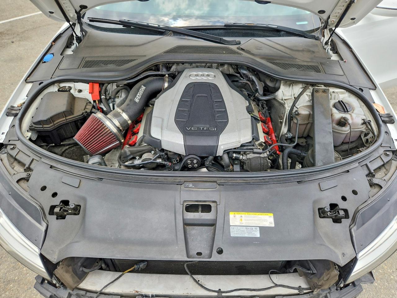 2015 Audi A8 Quattro Белый vin: WAUJGAFD3FN037861