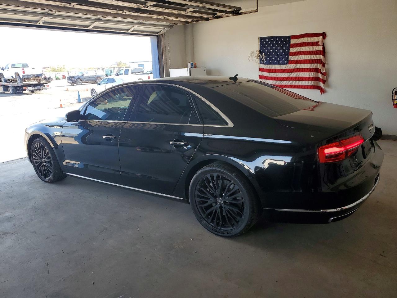 2015 Audi A8 Quattro Черный vin: WAUJGAFD6FN008788