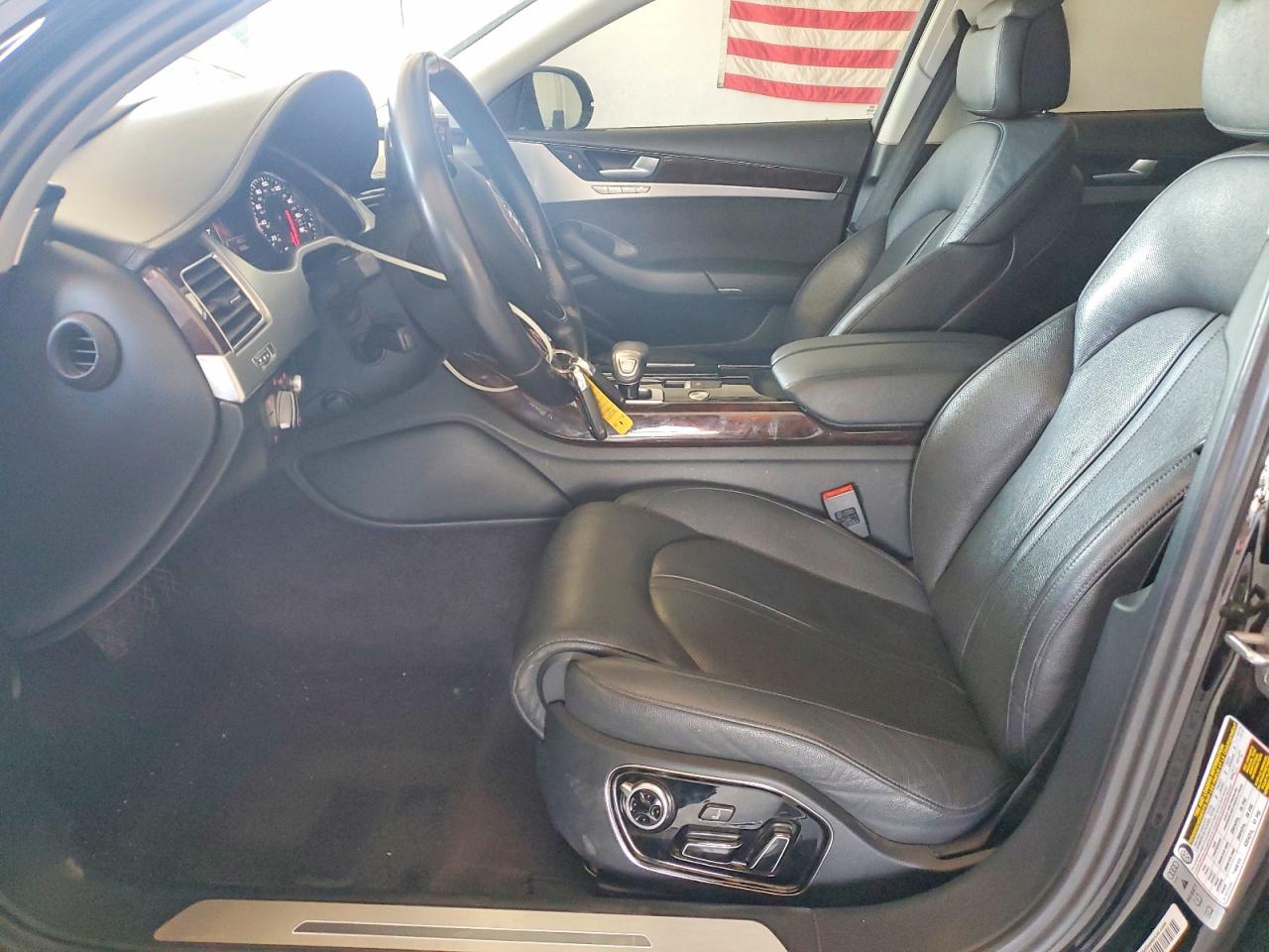 2015 Audi A8 Quattro Черный vin: WAUJGAFD6FN008788