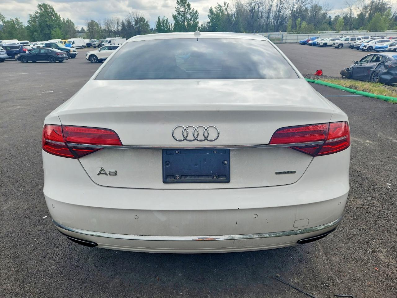 2015 Audi A8 Quattro White vin: WAUJGAFD8FN019937
