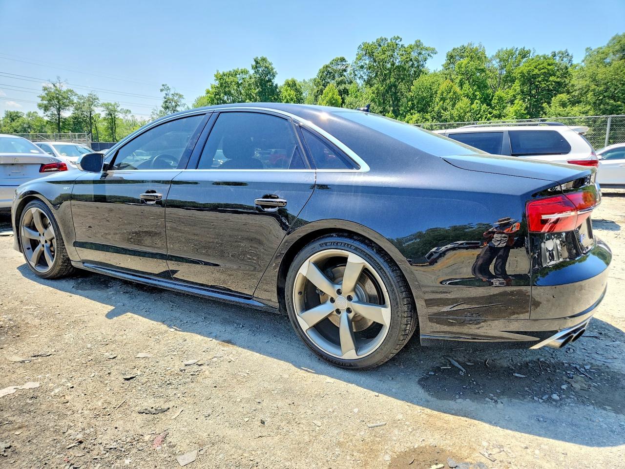 2016 Audi S8 Quattro Black vin: WAUJSAFD4GN008742