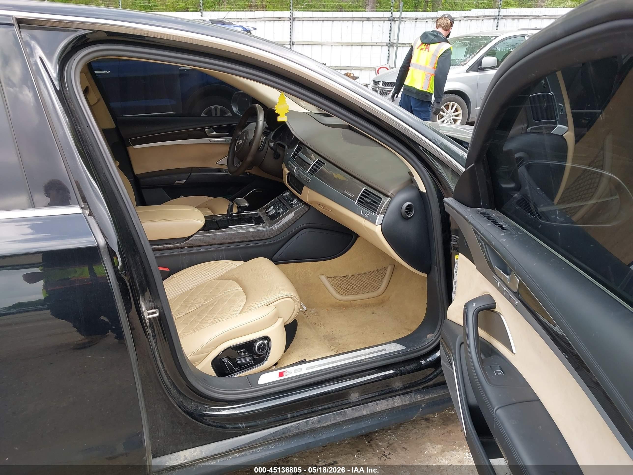 2015 Audi S8 4.0t Черный vin: WAUK2AFD0FN015397