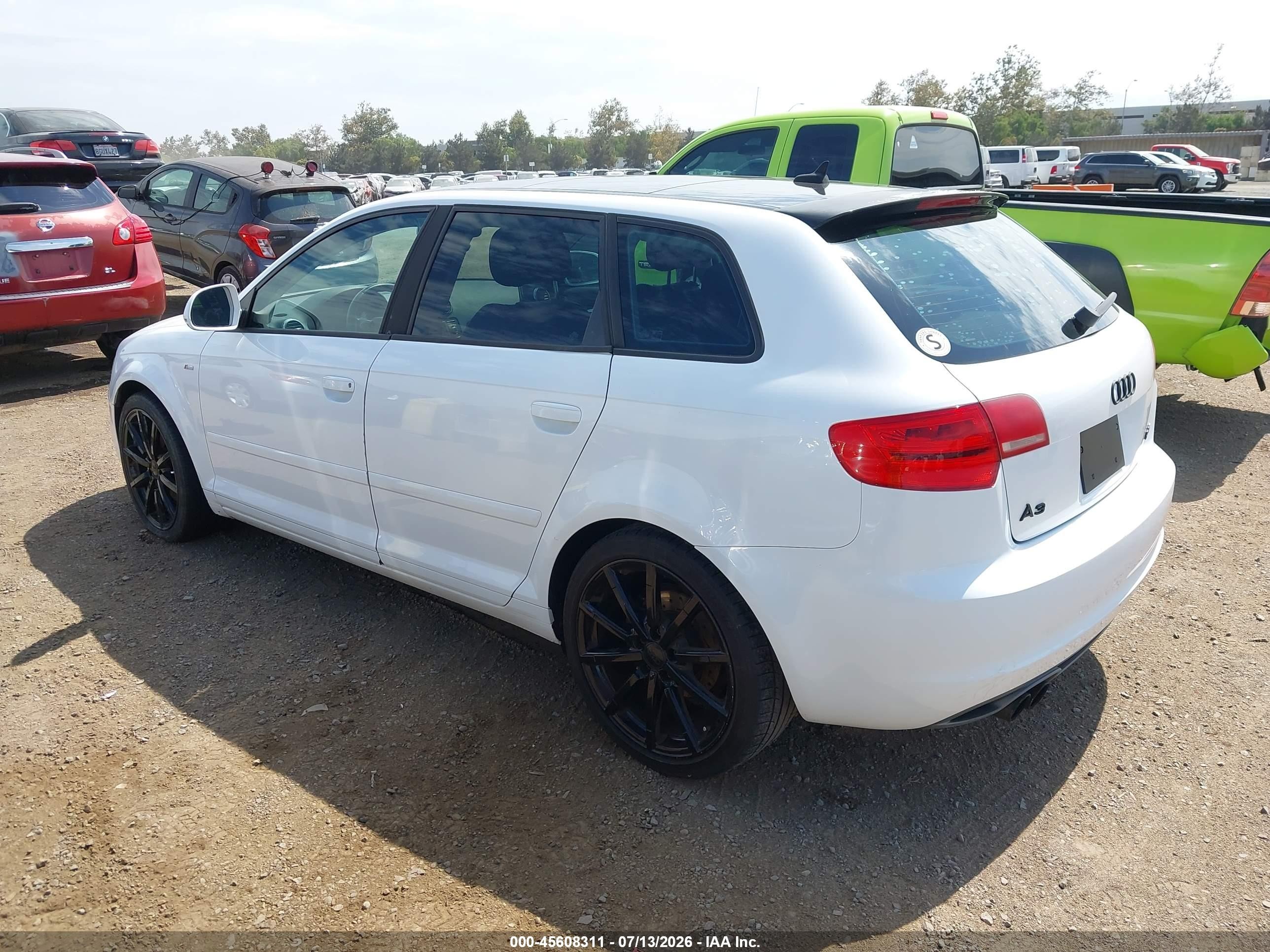 2010 Audi A3 2.0t Premium Белый vin: WAUKEAFM5AA112439