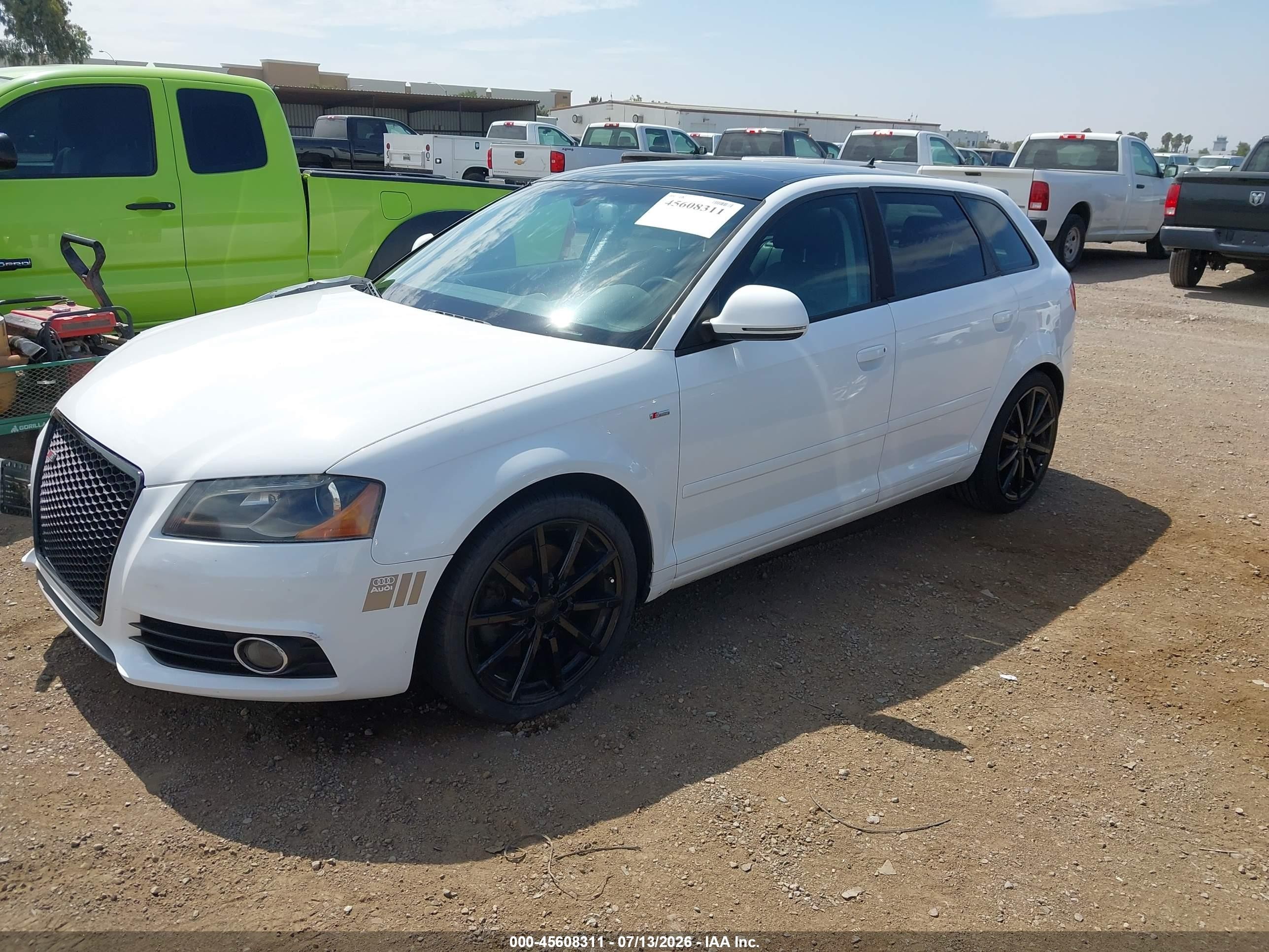 2010 Audi A3 2.0t Premium Белый vin: WAUKEAFM5AA112439