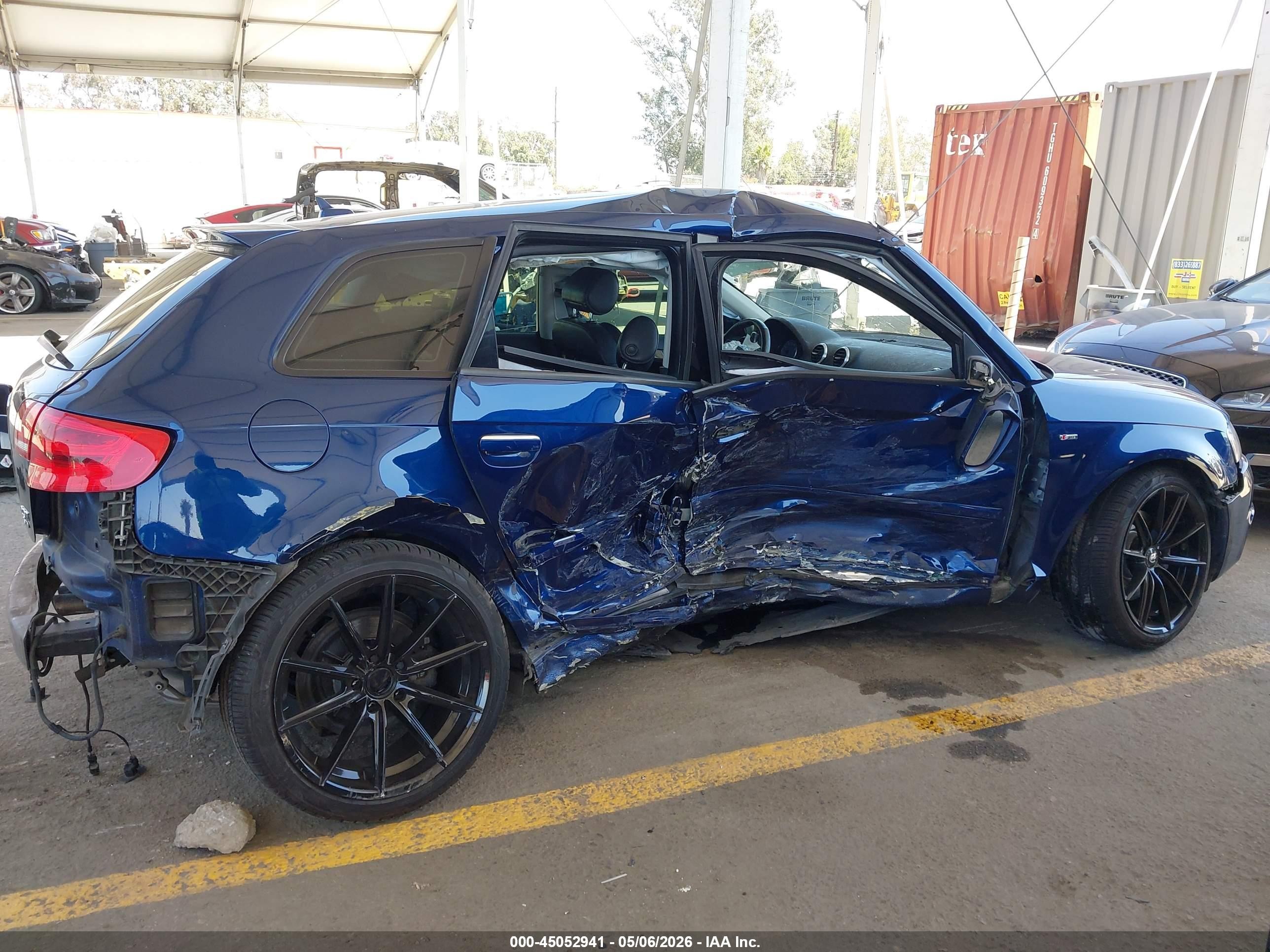 2013 Audi A3 2.0t Premium Dark Blue vin: WAUKEAFM8DA000657