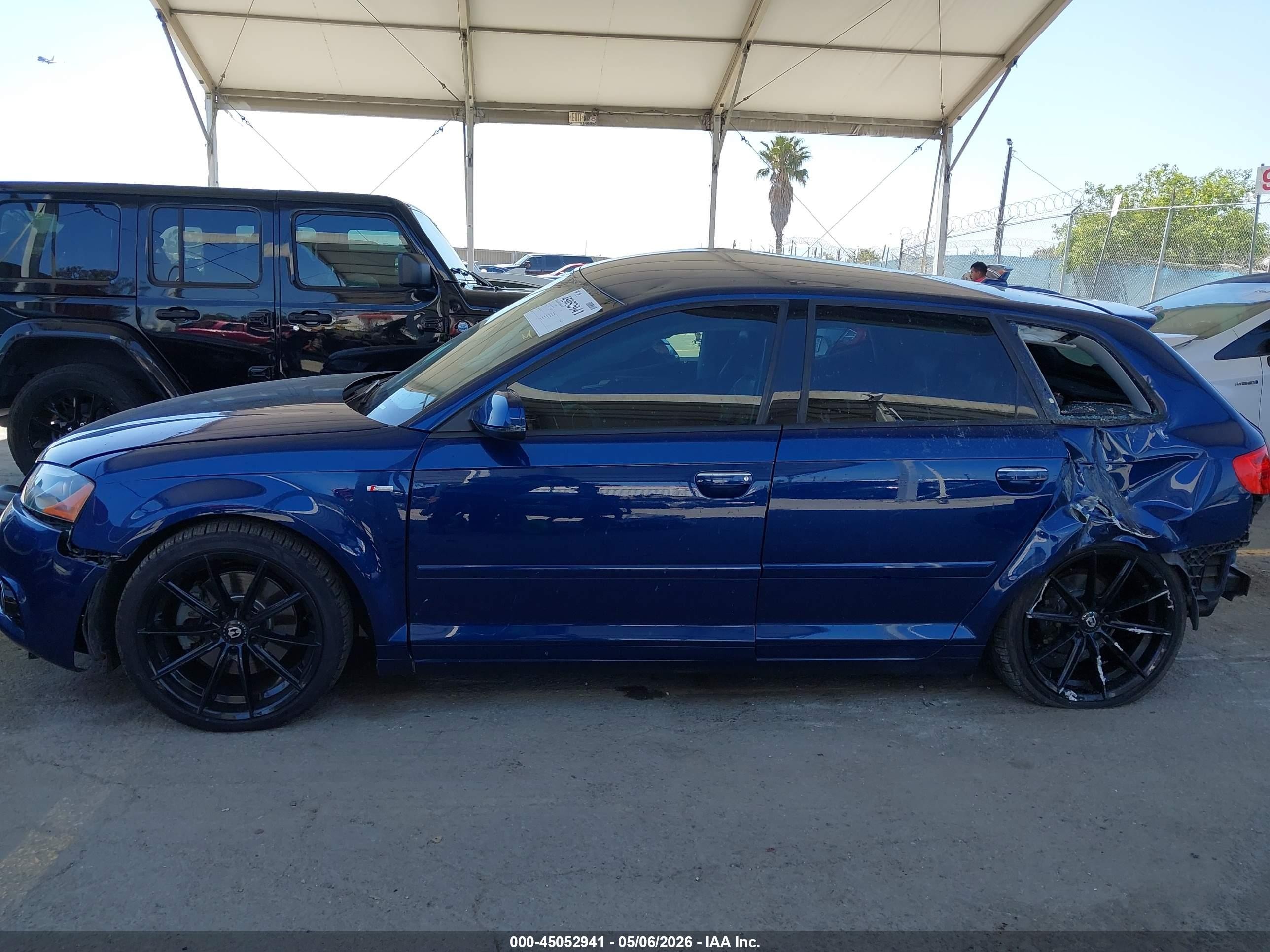 2013 Audi A3 2.0t Premium Dark Blue vin: WAUKEAFM8DA000657