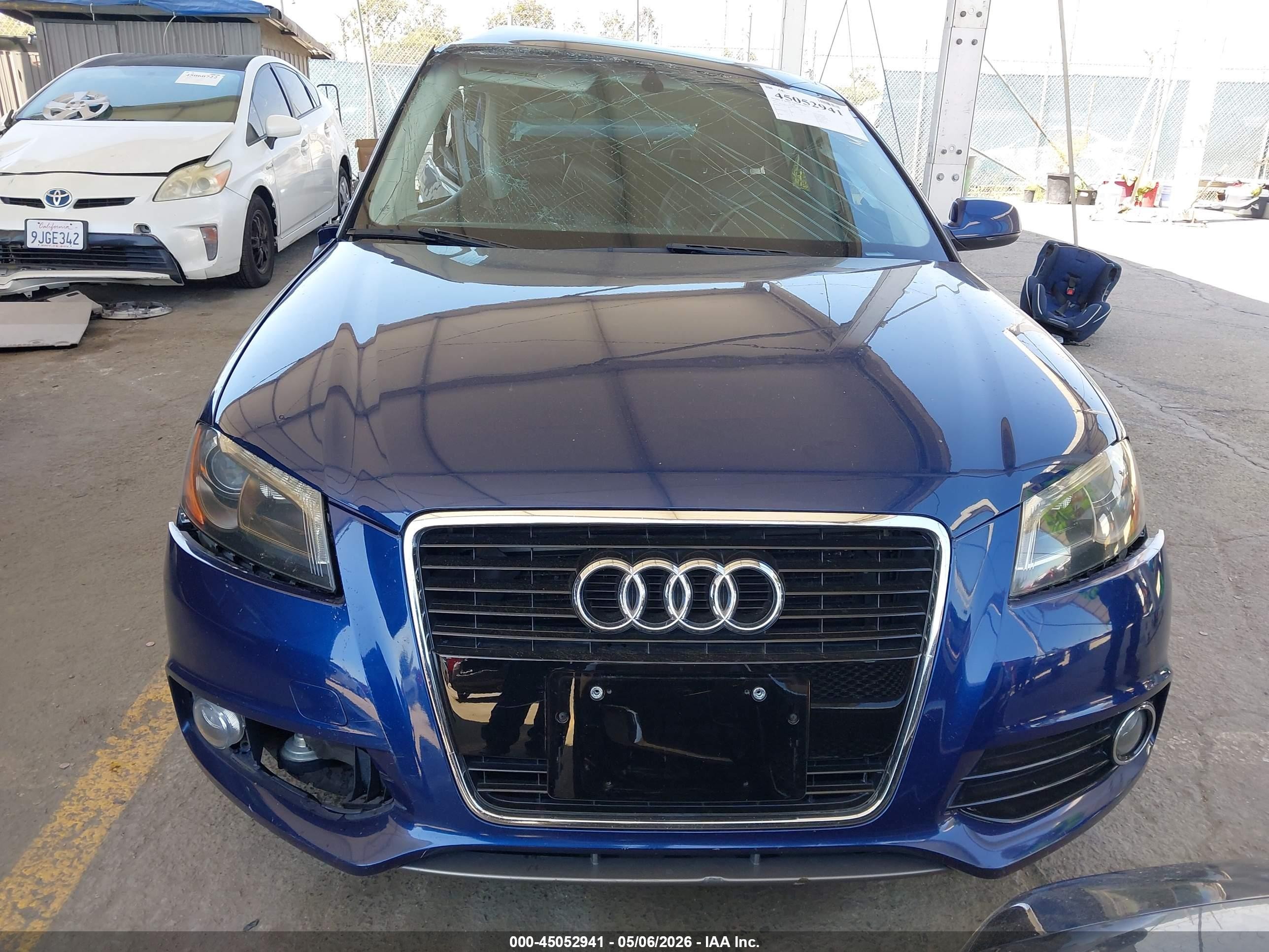 2013 Audi A3 2.0t Premium Dark Blue vin: WAUKEAFM8DA000657