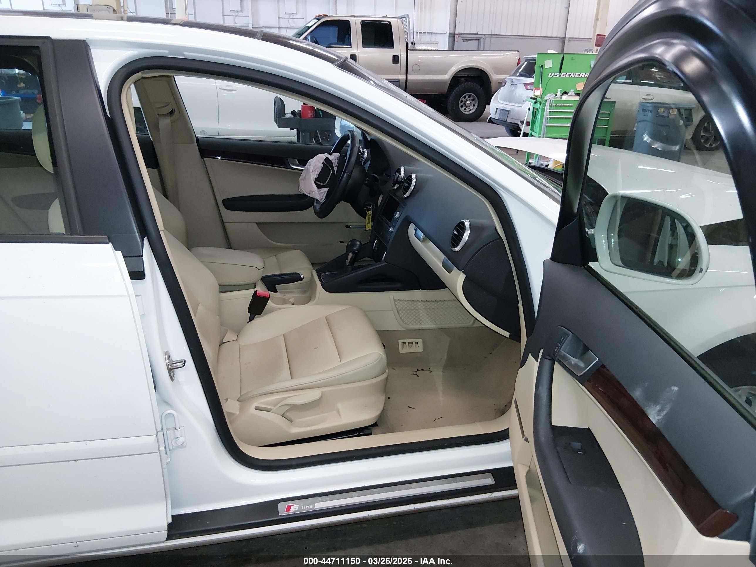 2010 Audi A3 2.0t Premium White vin: WAUKEBFM6AA168556