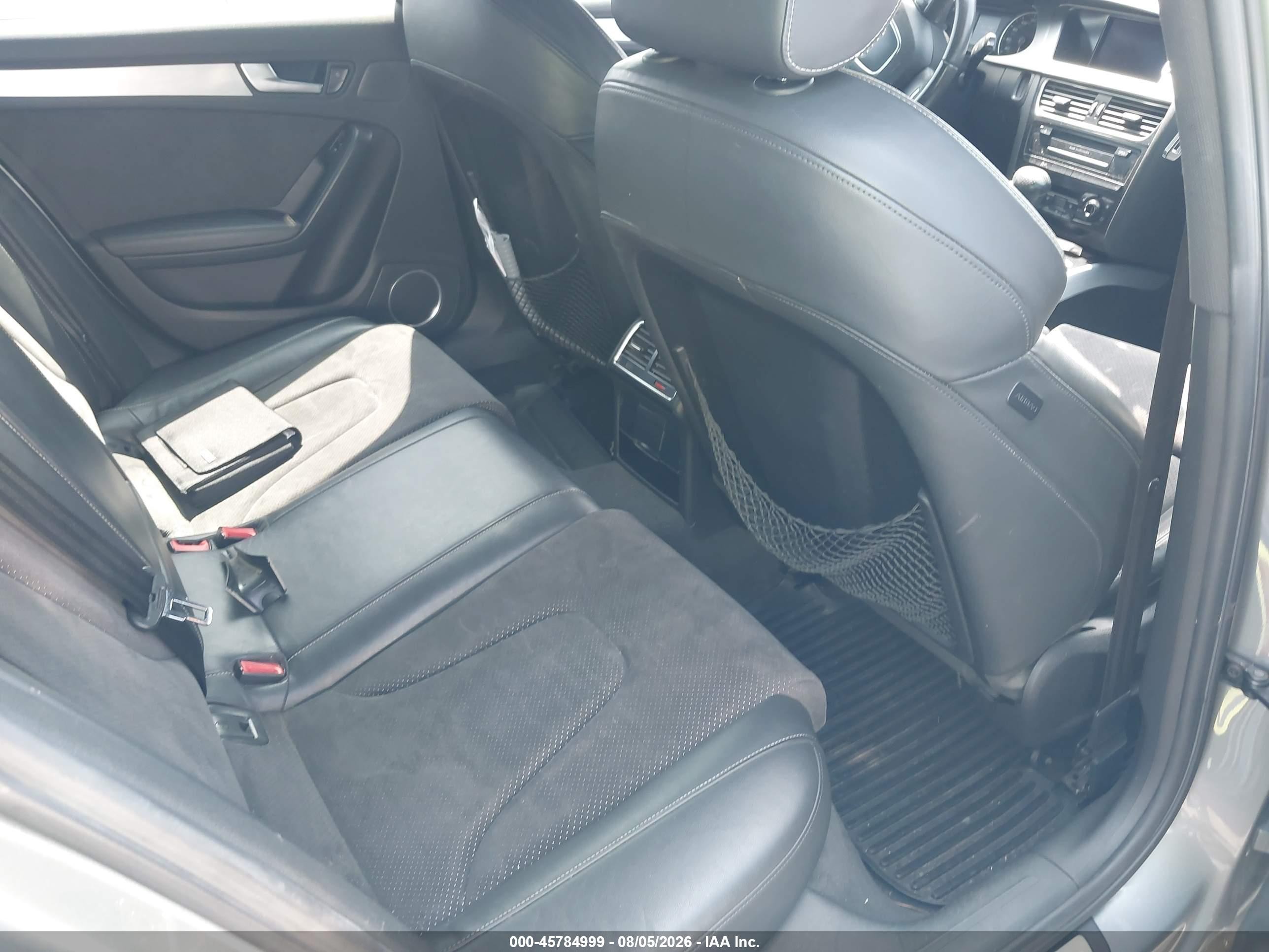 2011 Audi A4 2.0t Premium Серебряный vin: WAUKFAFL2BN022468