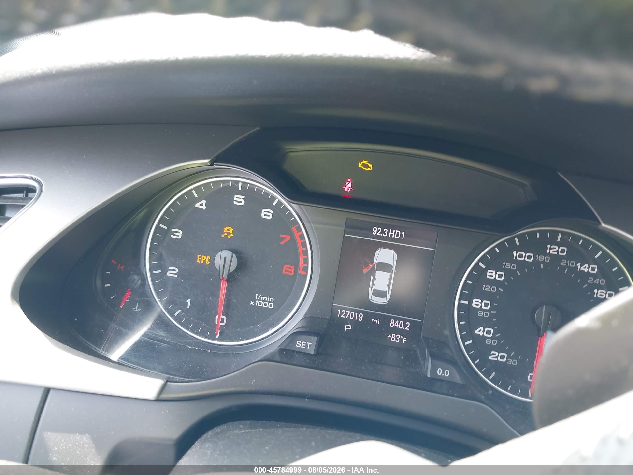 2011 Audi A4 2.0t Premium Серебряный vin: WAUKFAFL2BN022468
