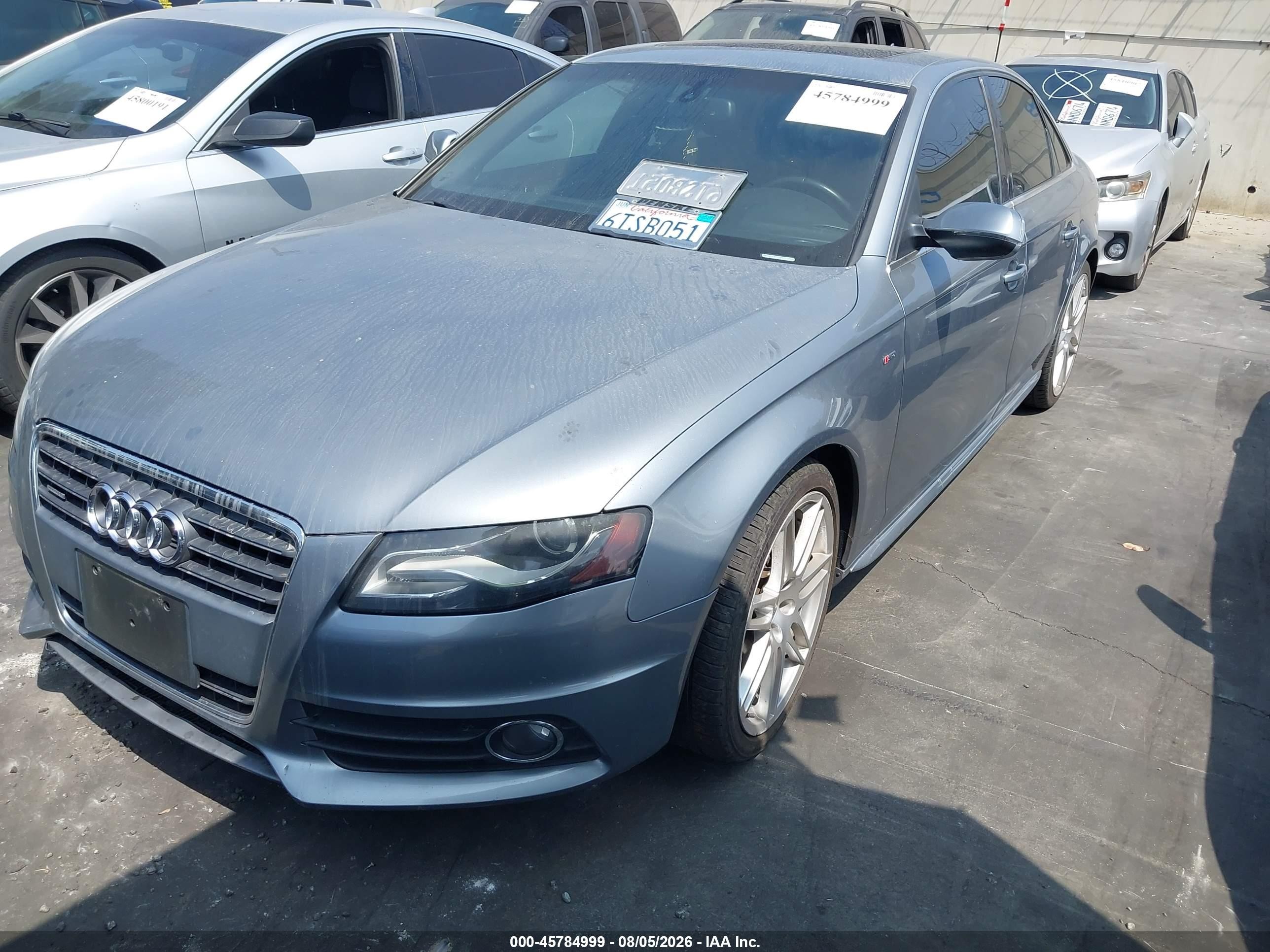 2011 Audi A4 2.0t Premium Серебряный vin: WAUKFAFL2BN022468