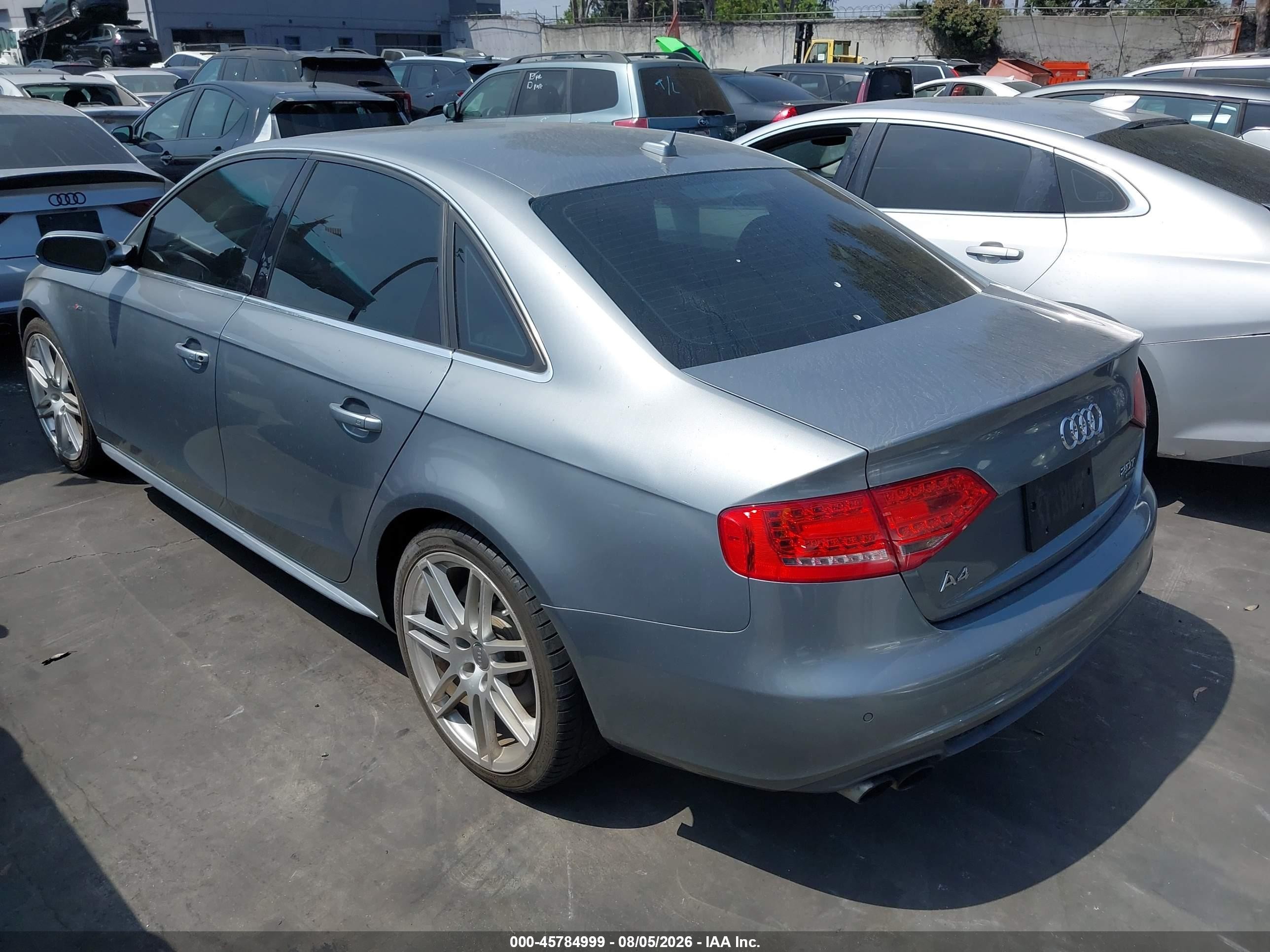 2011 Audi A4 2.0t Premium Серебряный vin: WAUKFAFL2BN022468
