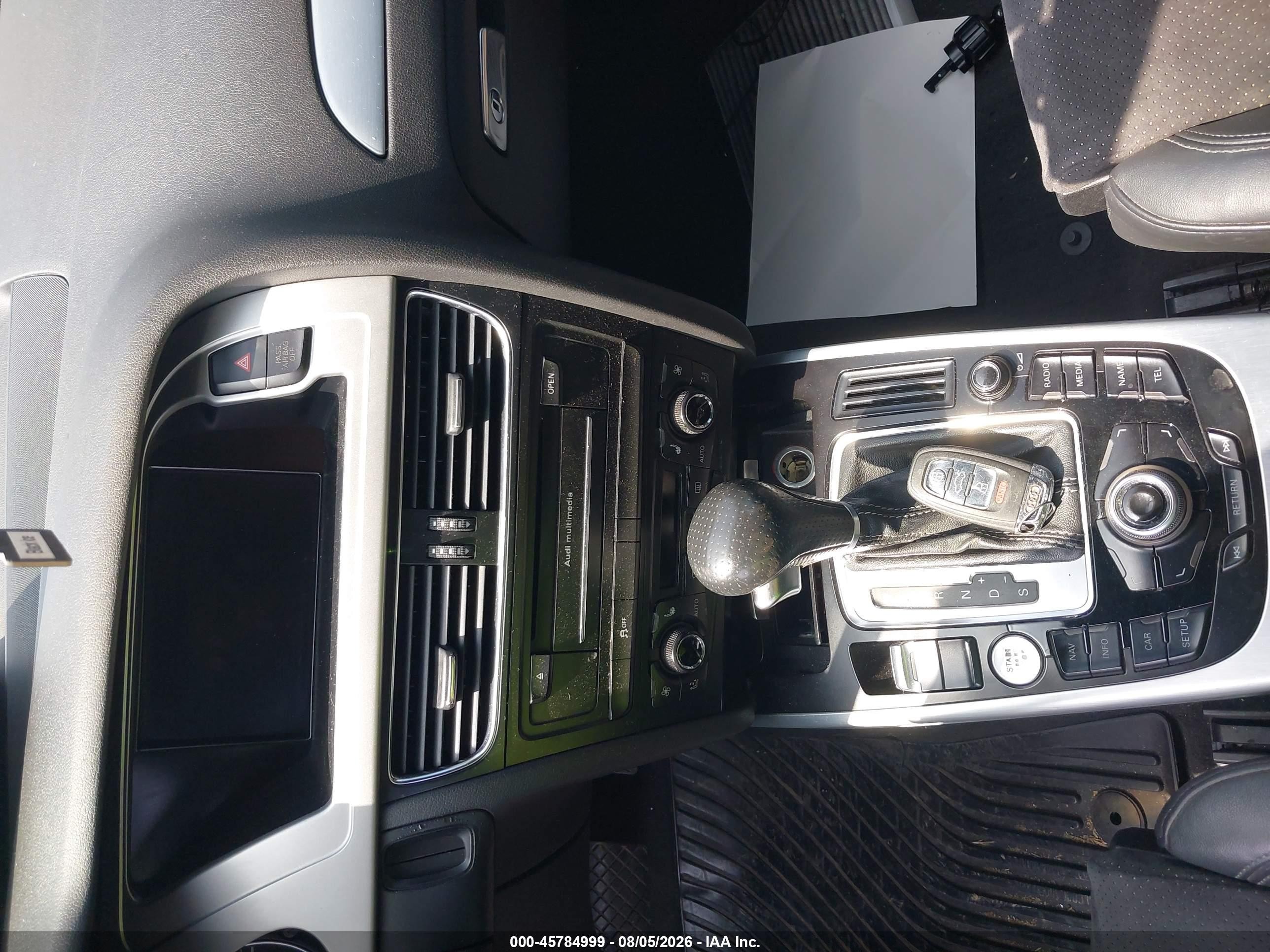 2011 Audi A4 2.0t Premium Серебряный vin: WAUKFAFL2BN022468