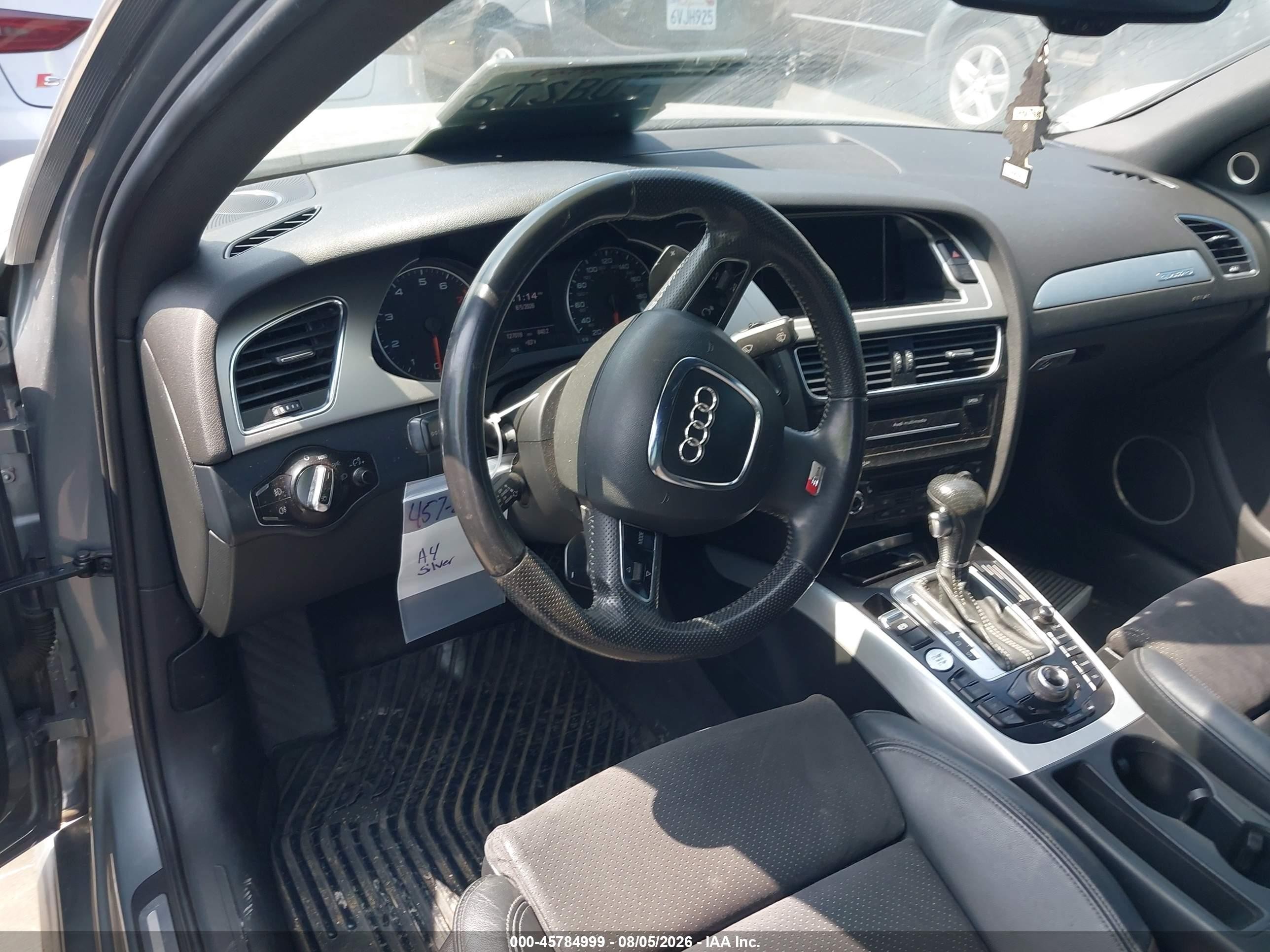 2011 Audi A4 2.0t Premium Серебряный vin: WAUKFAFL2BN022468