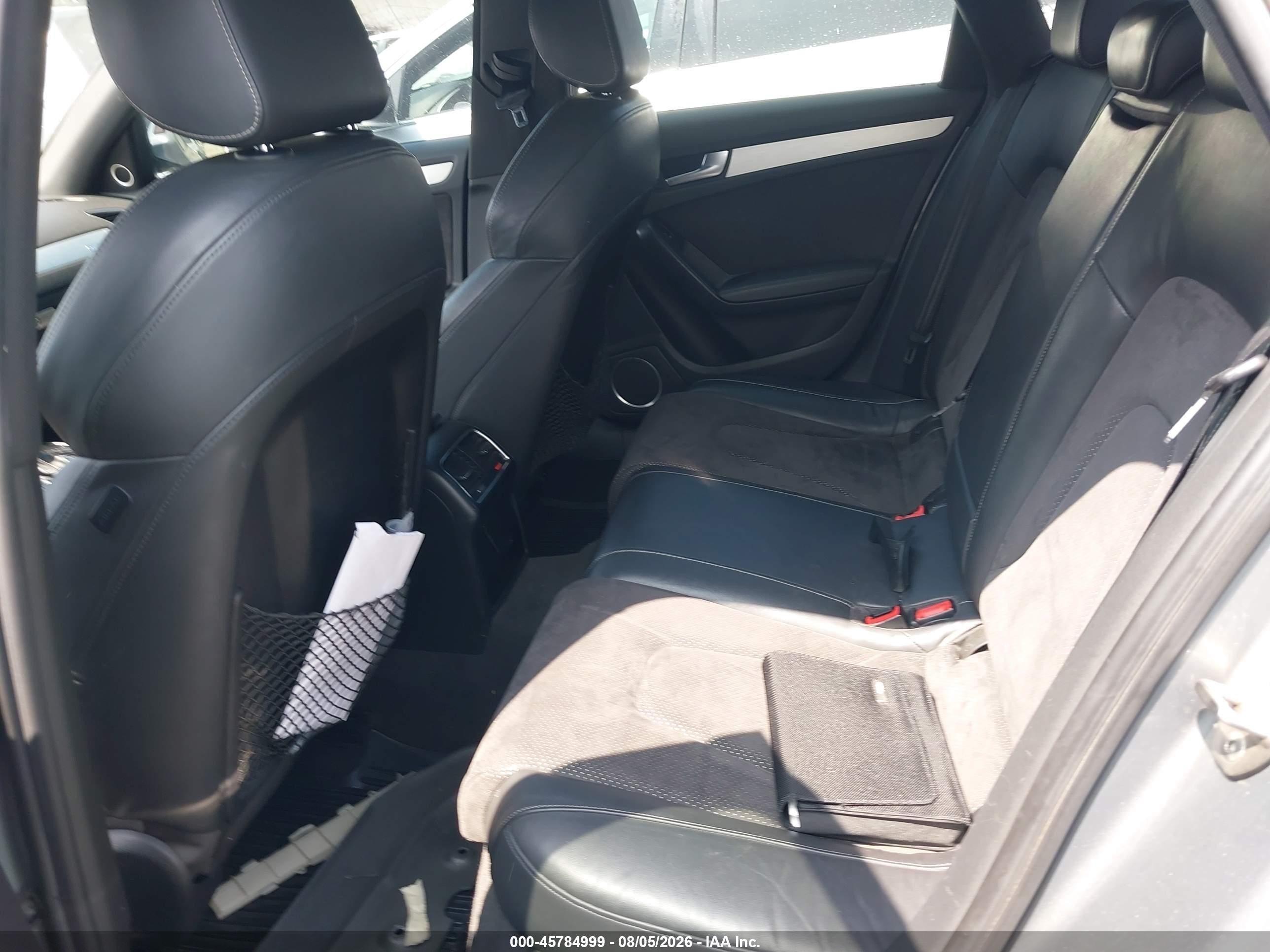 2011 Audi A4 2.0t Premium Серебряный vin: WAUKFAFL2BN022468