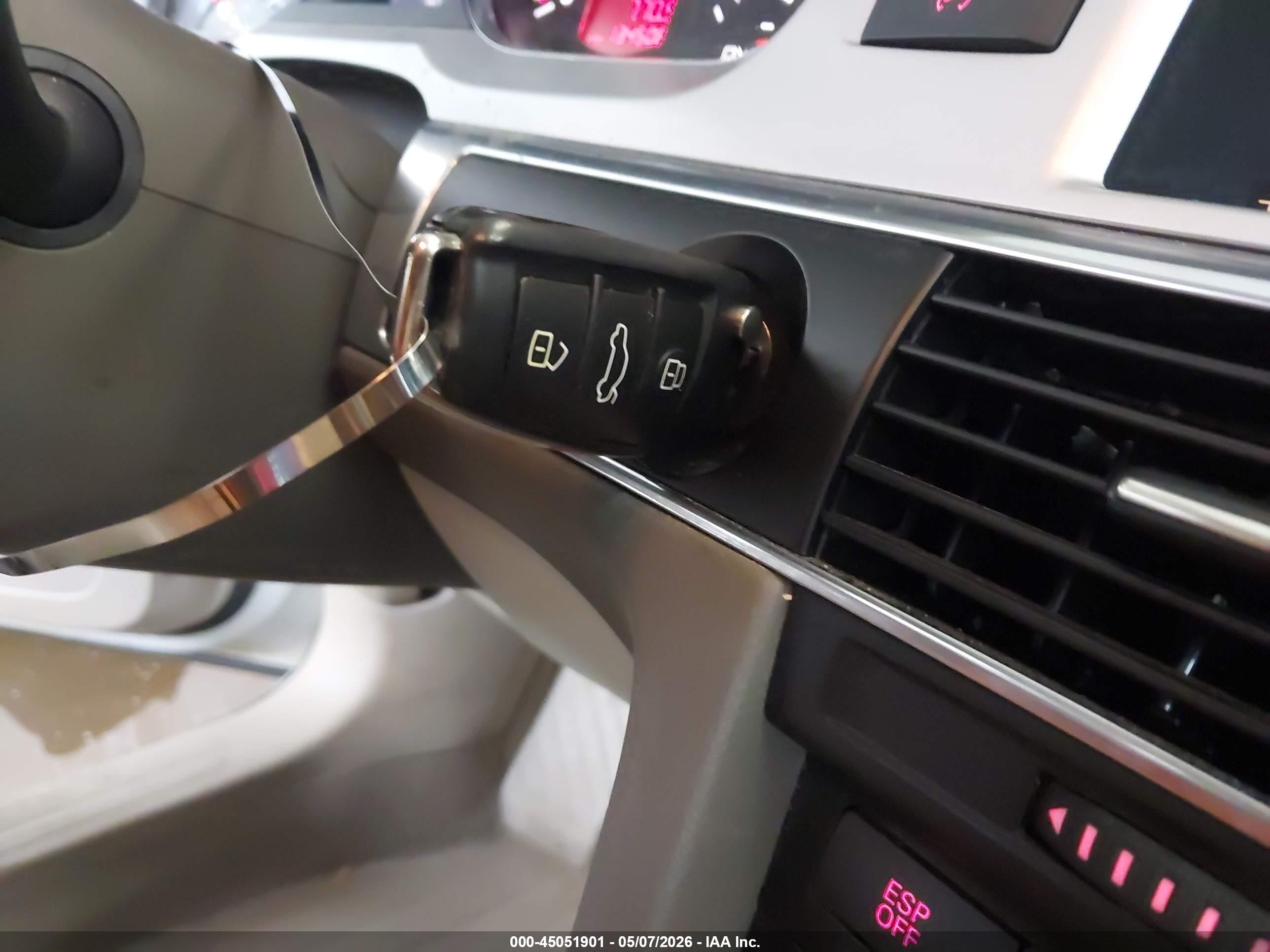 2011 Audi A6 3.0 Premium Белый vin: WAUKGAFB5BN006835