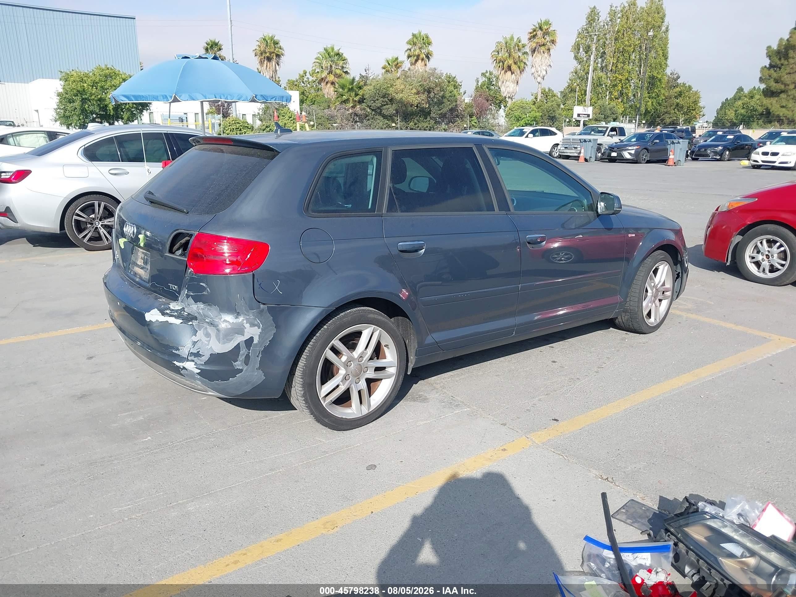 2011 Audi A3 2.0 Tdi Premium Синий vin: WAUKJAFM0BA043026