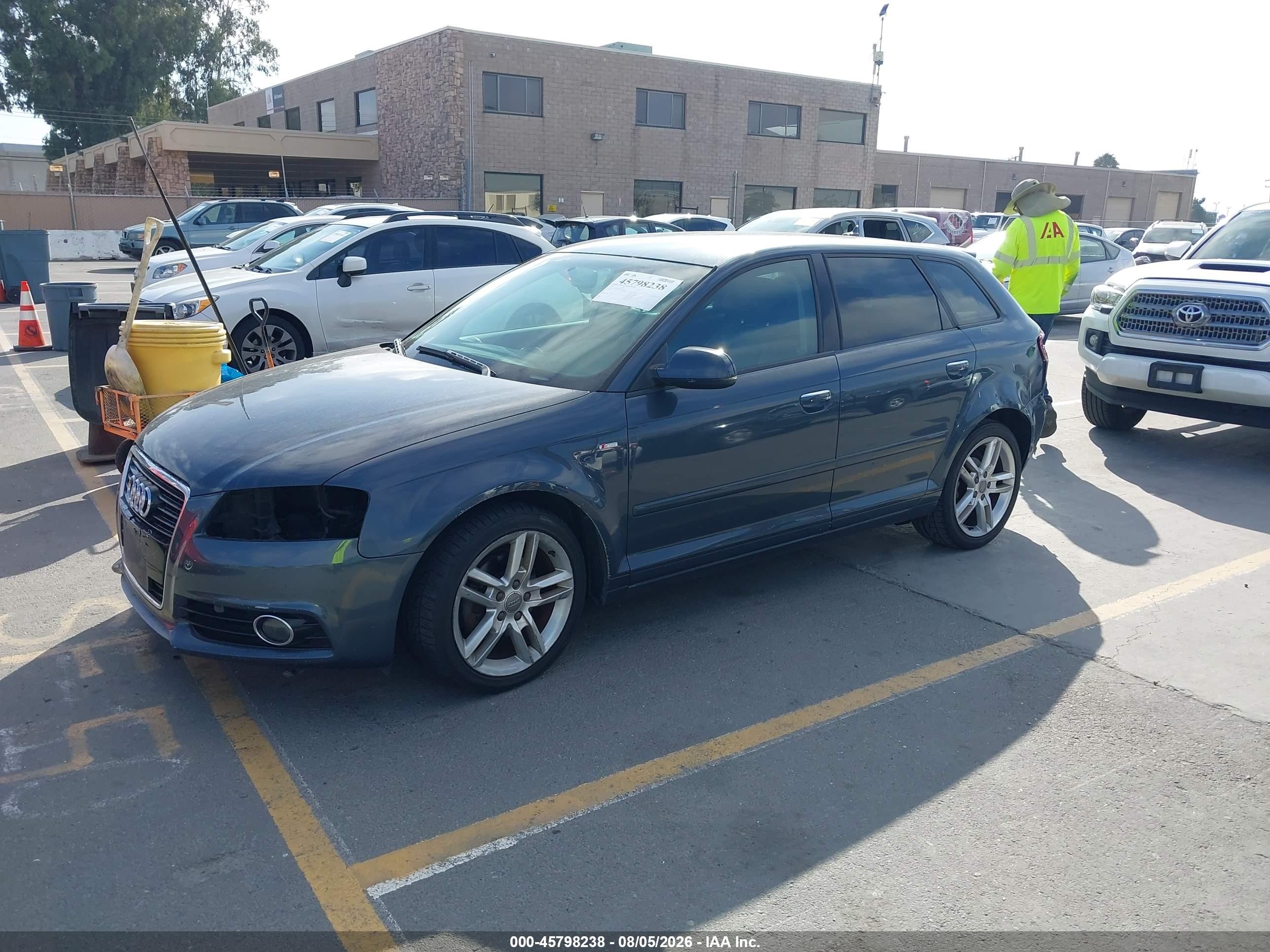 2011 Audi A3 2.0 Tdi Premium Синий vin: WAUKJAFM0BA043026