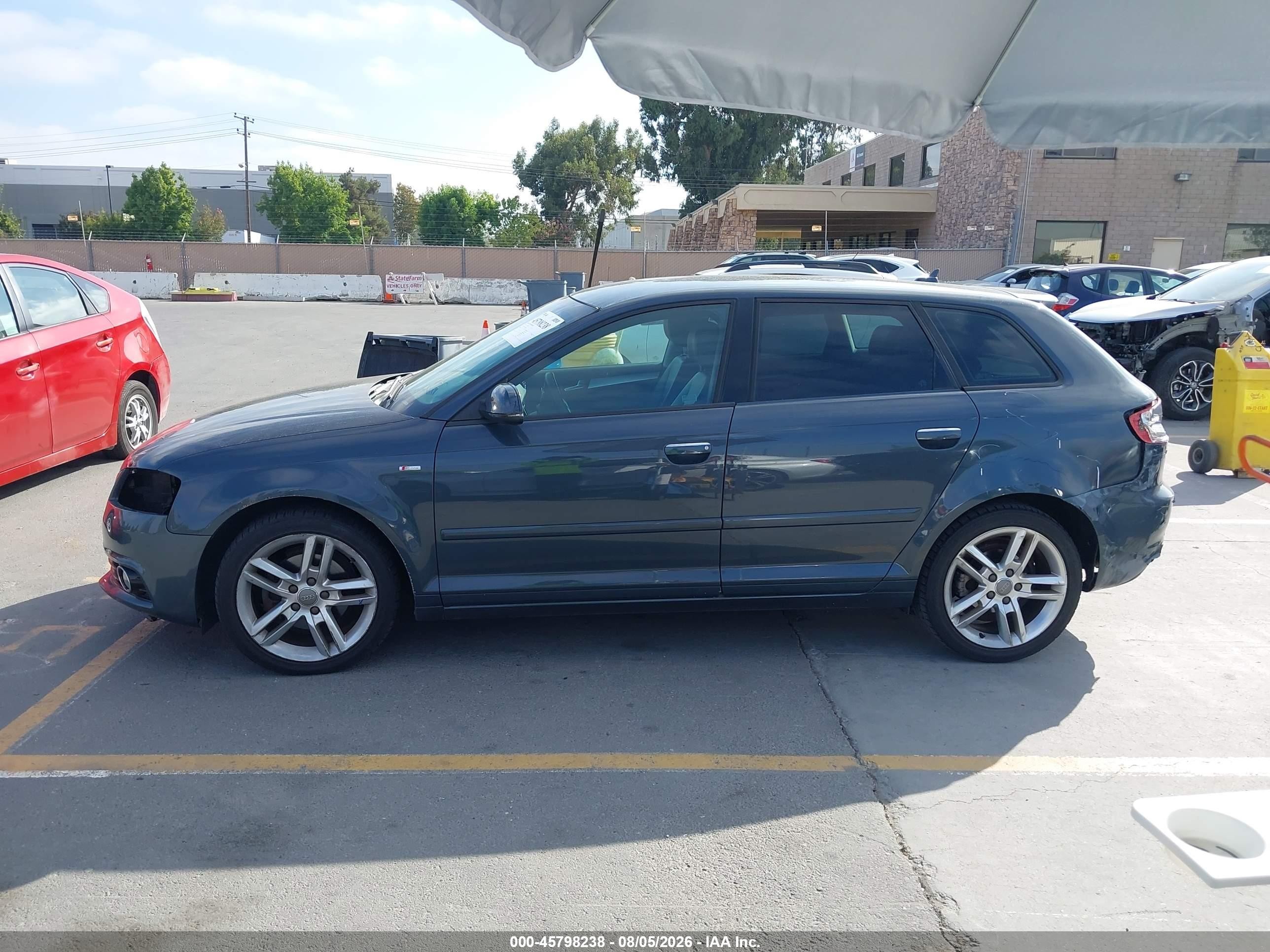 2011 Audi A3 2.0 Tdi Premium Синий vin: WAUKJAFM0BA043026