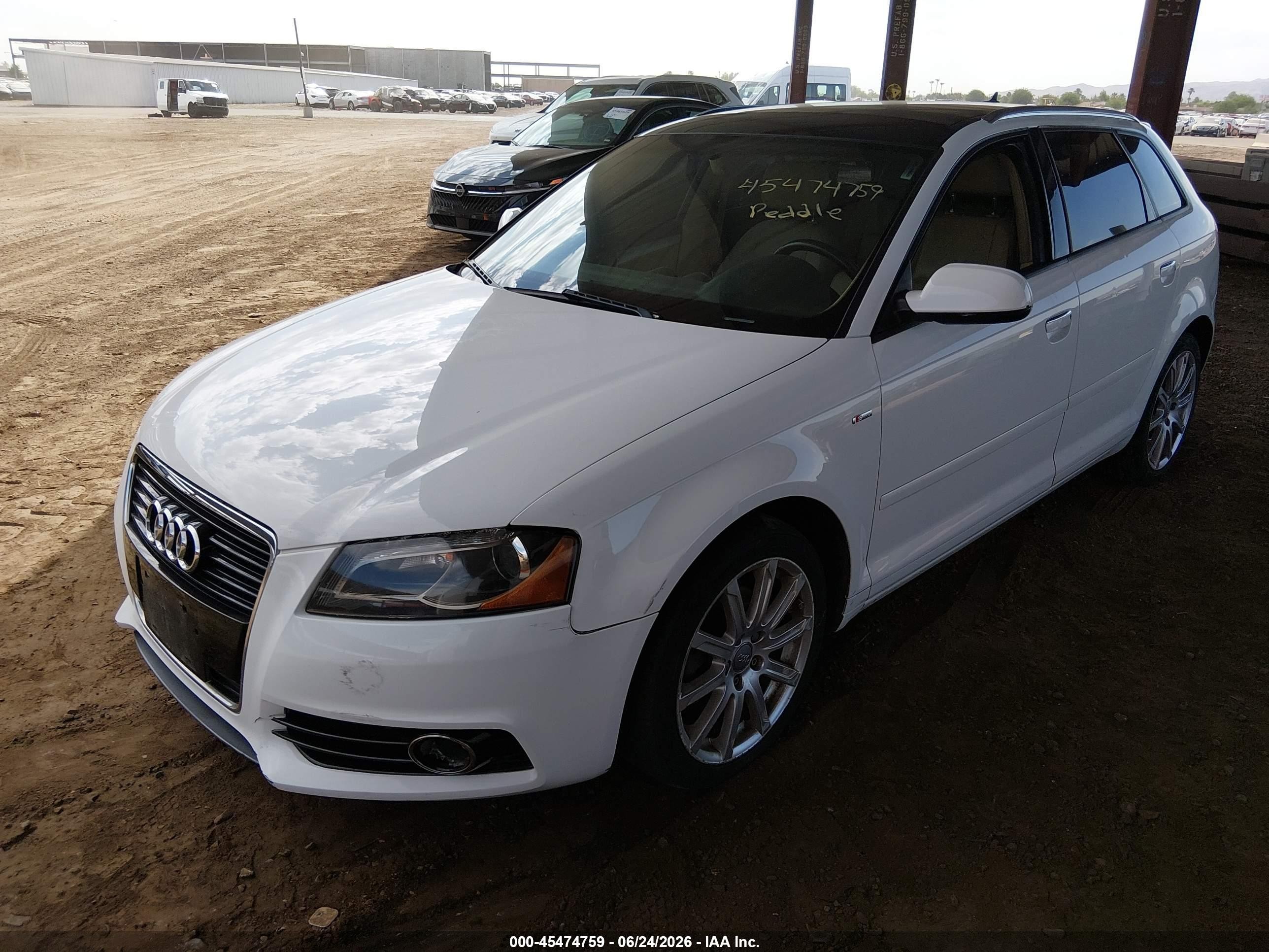 2012 Audi A3 2.0 Tdi Premium Белый vin: WAUKJAFM1CA019562