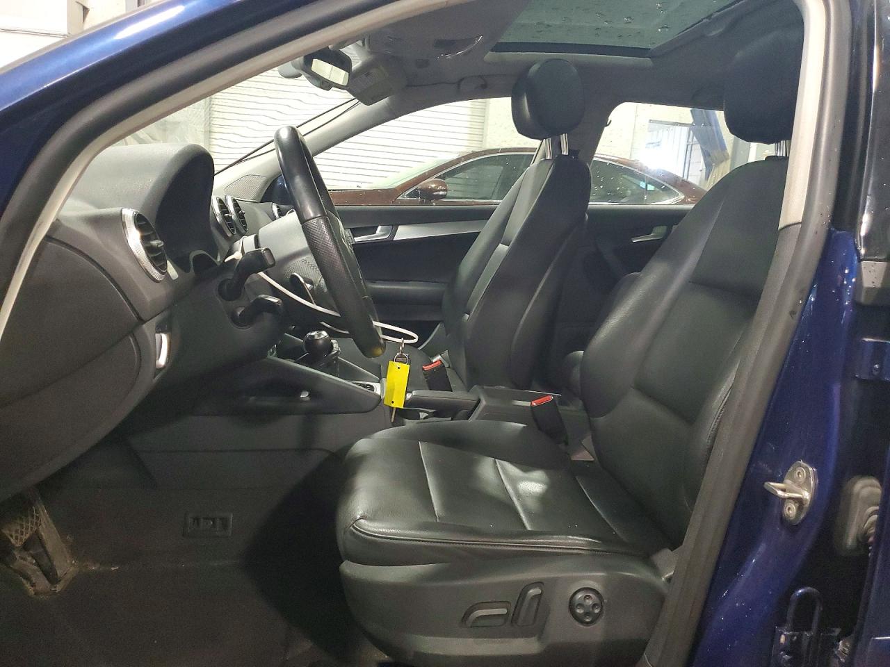 2012 Audi A3 Premium Plus Синий vin: WAUKJAFM2CA131156