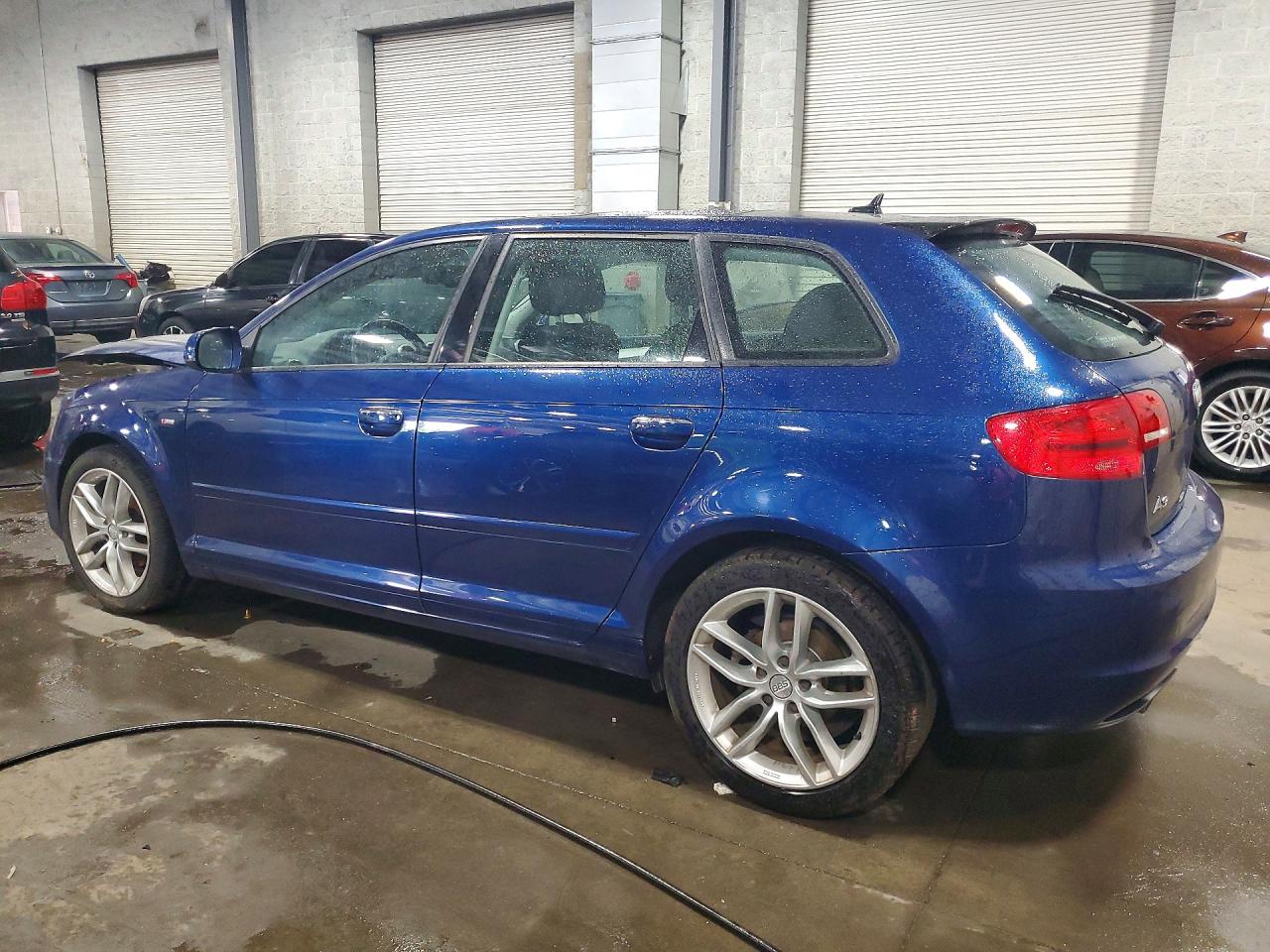 2012 Audi A3 Premium Plus Синий vin: WAUKJAFM2CA131156