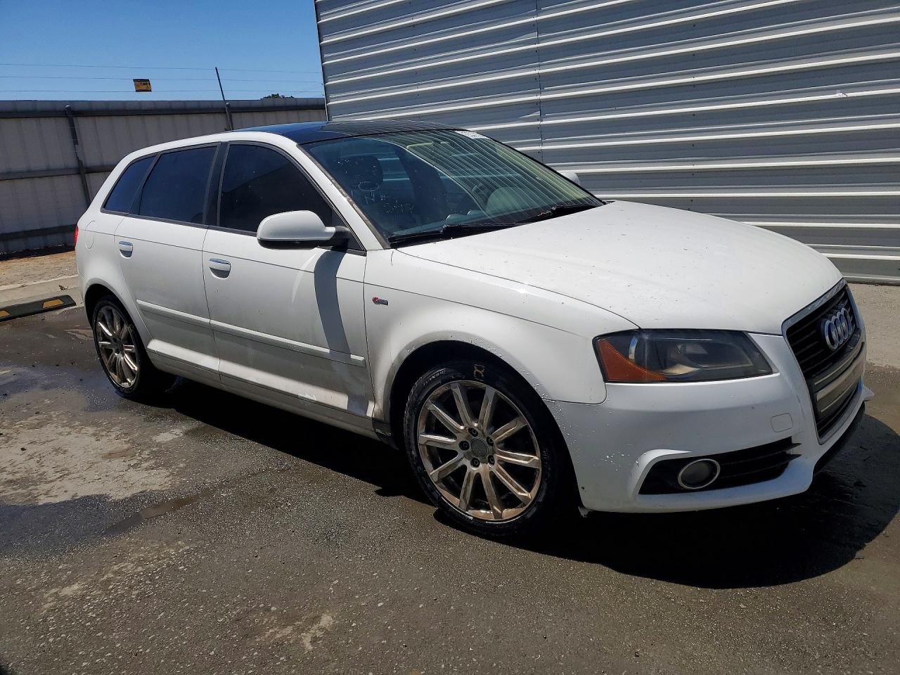 2013 Audi A3 Premium Plus White vin: WAUKJAFM2DA022343