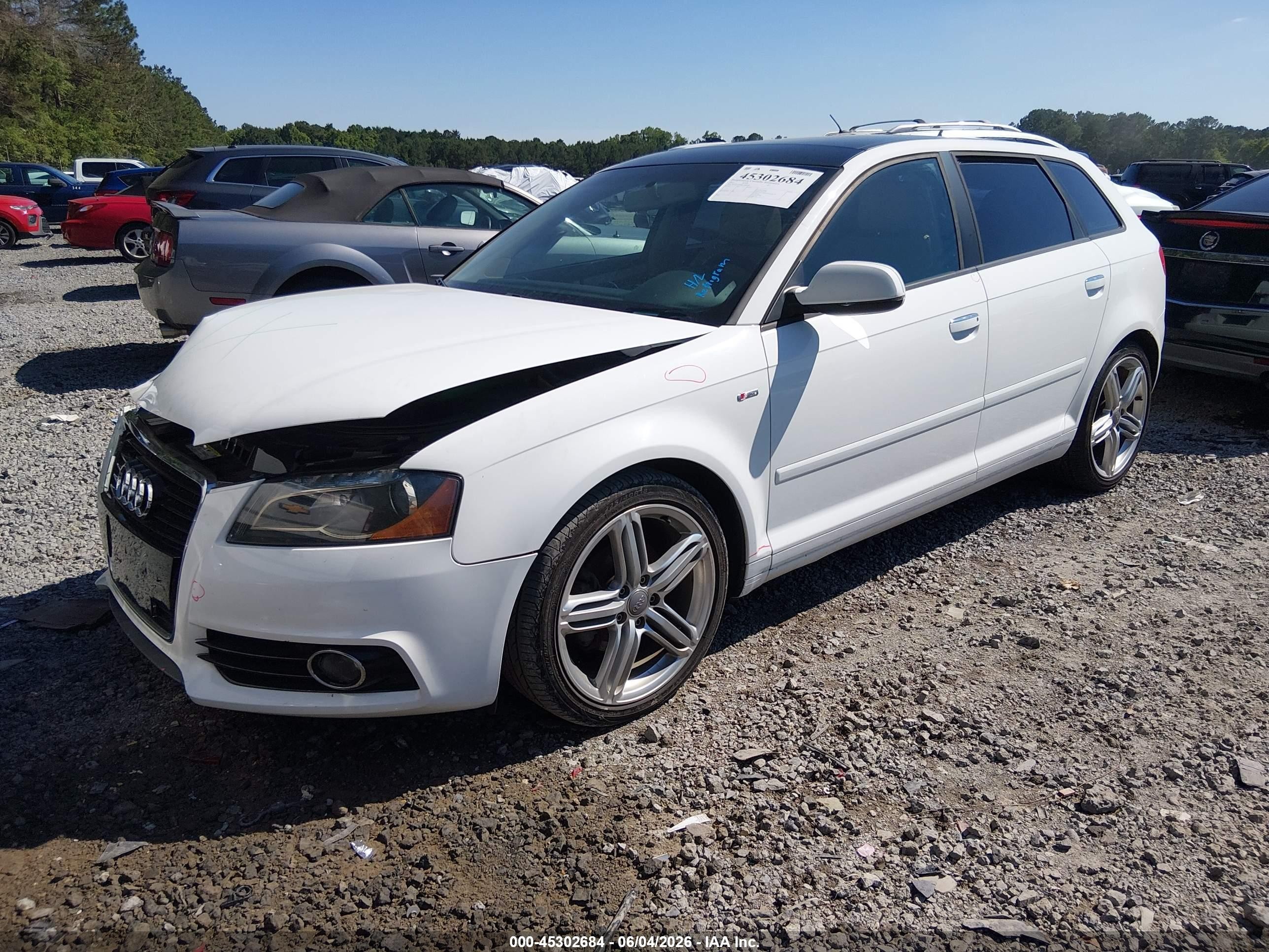 2012 Audi A3 2.0 Tdi Premium Белый vin: WAUKJAFM8CA091990
