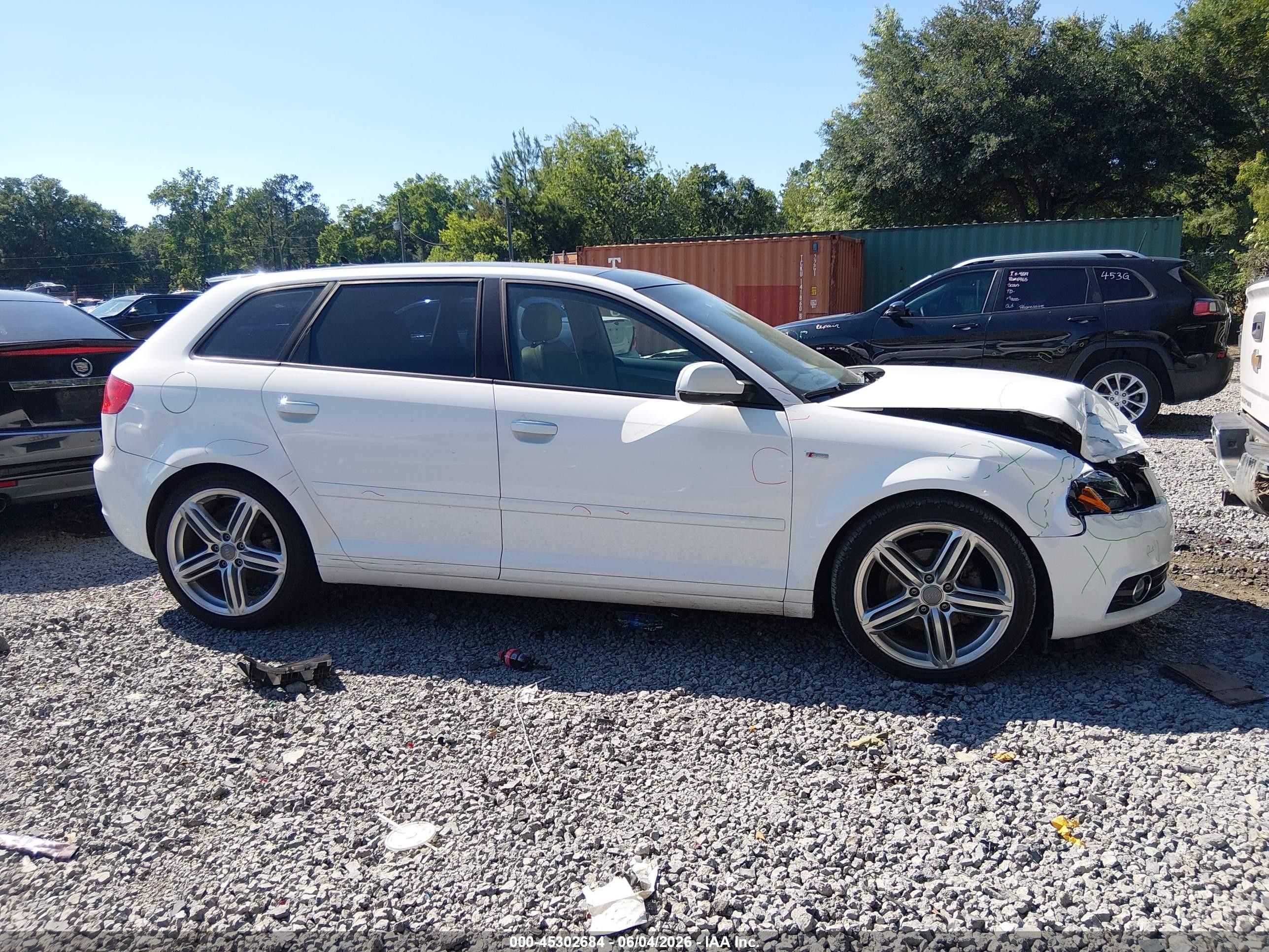 2012 Audi A3 2.0 Tdi Premium Белый vin: WAUKJAFM8CA091990