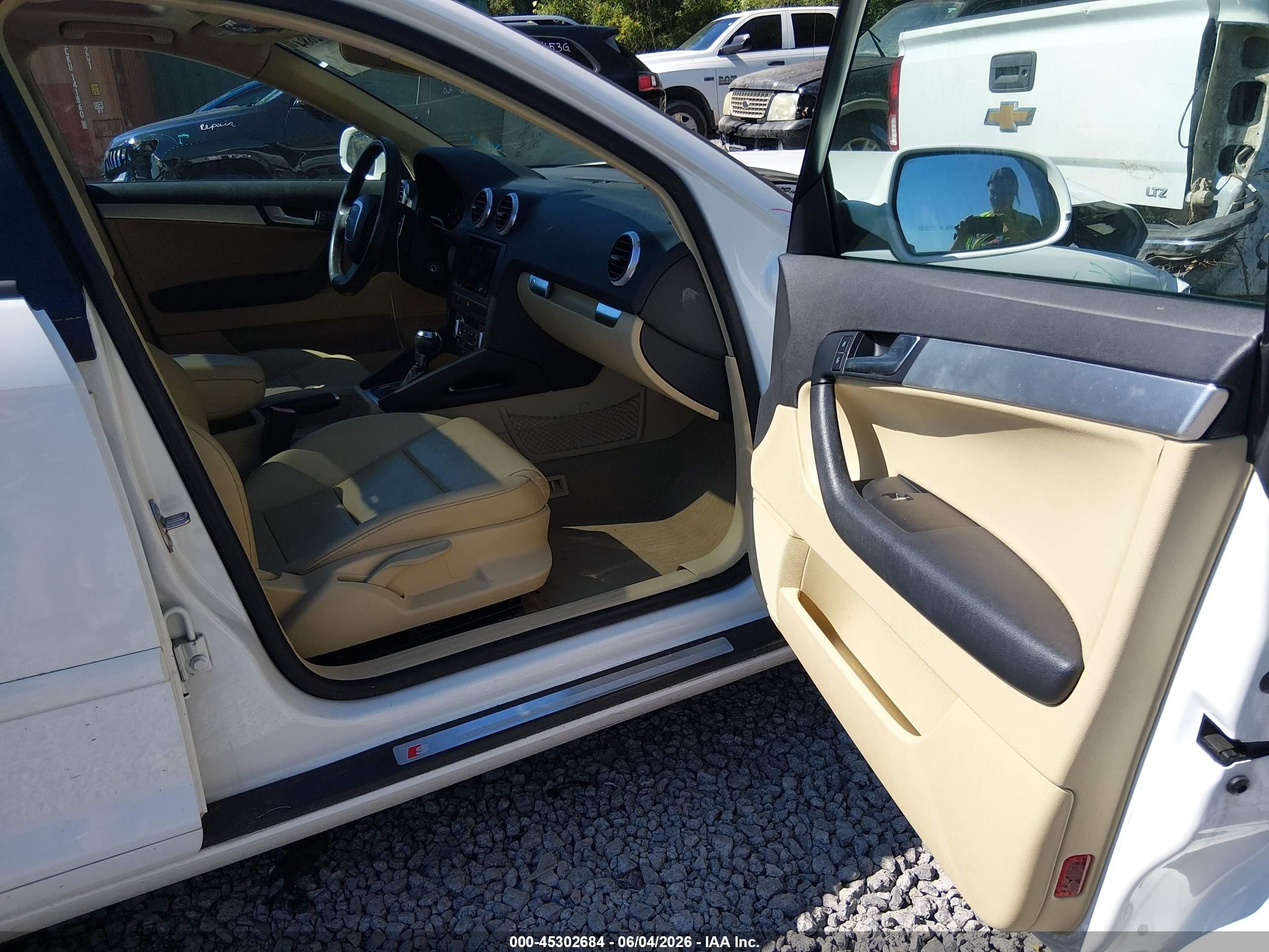 2012 Audi A3 2.0 Tdi Premium Белый vin: WAUKJAFM8CA091990