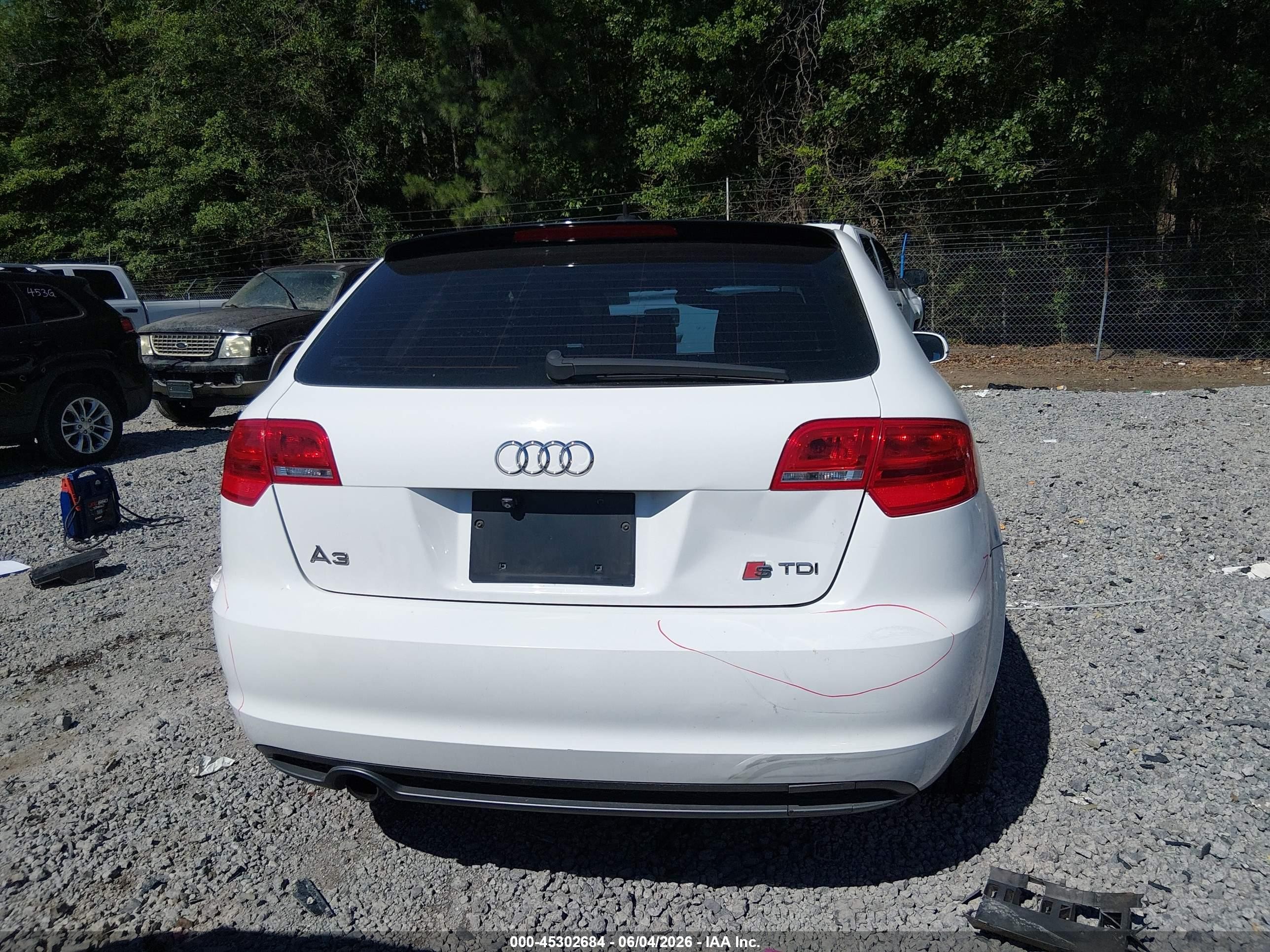 2012 Audi A3 2.0 Tdi Premium Белый vin: WAUKJAFM8CA091990