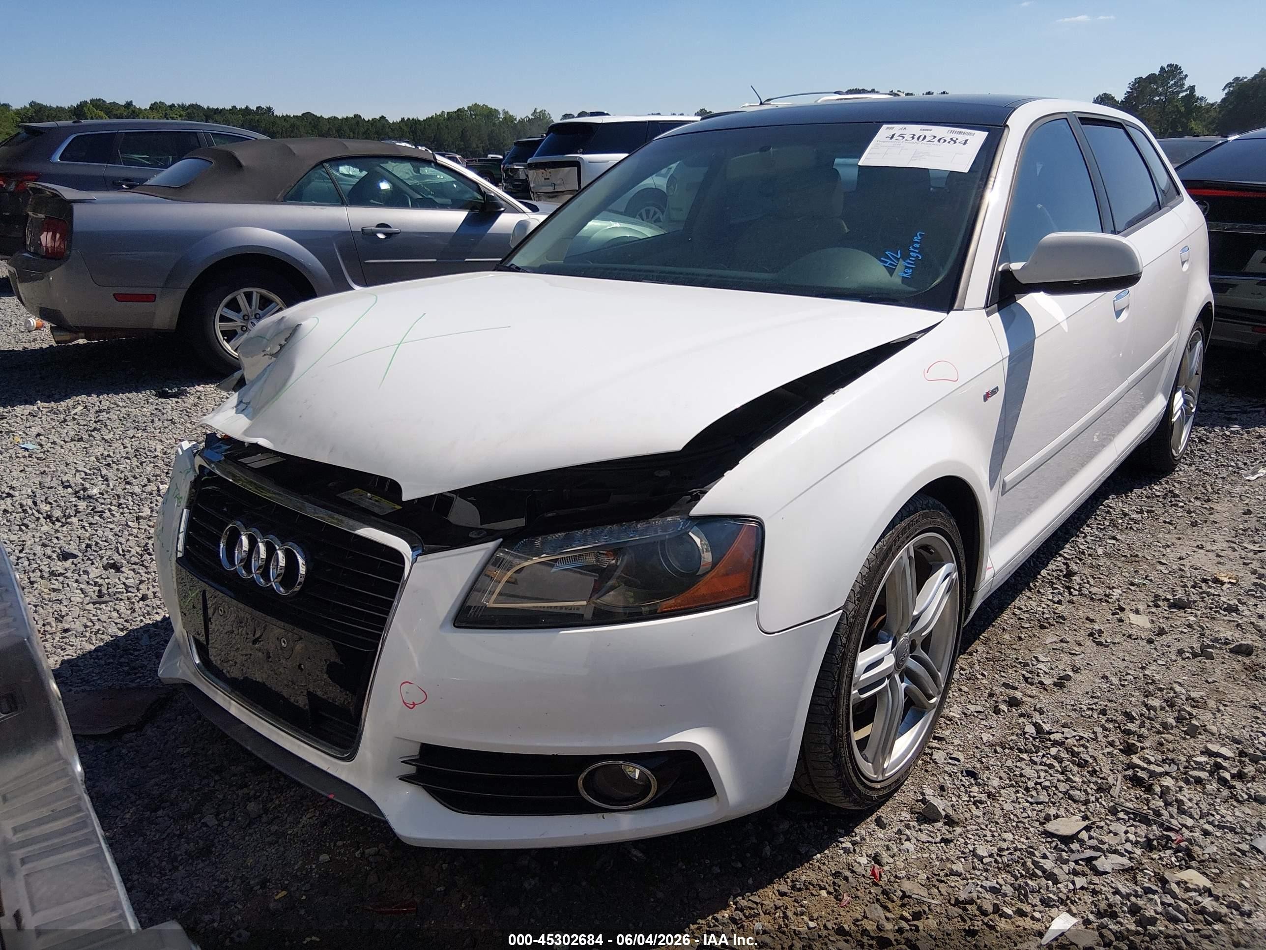 2012 Audi A3 2.0 Tdi Premium Белый vin: WAUKJAFM8CA091990