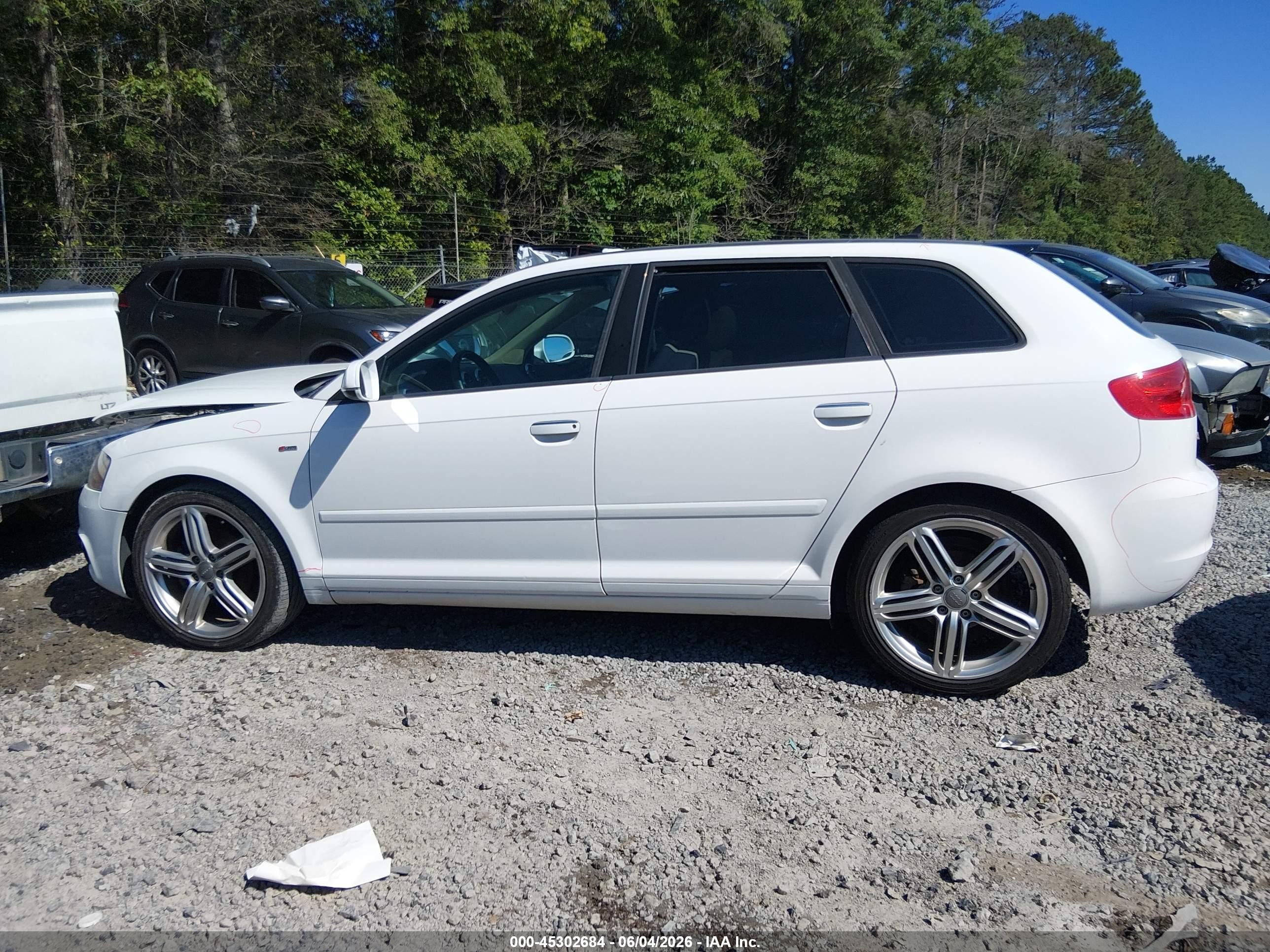 2012 Audi A3 2.0 Tdi Premium Белый vin: WAUKJAFM8CA091990