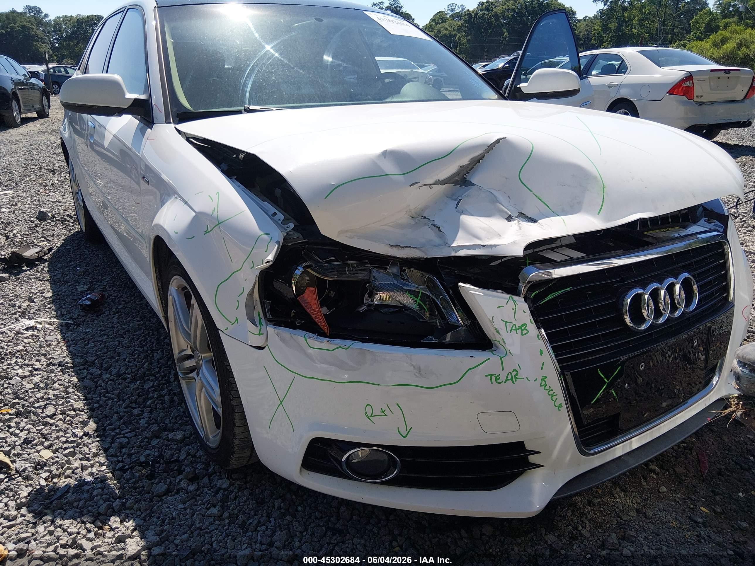 2012 Audi A3 2.0 Tdi Premium Белый vin: WAUKJAFM8CA091990