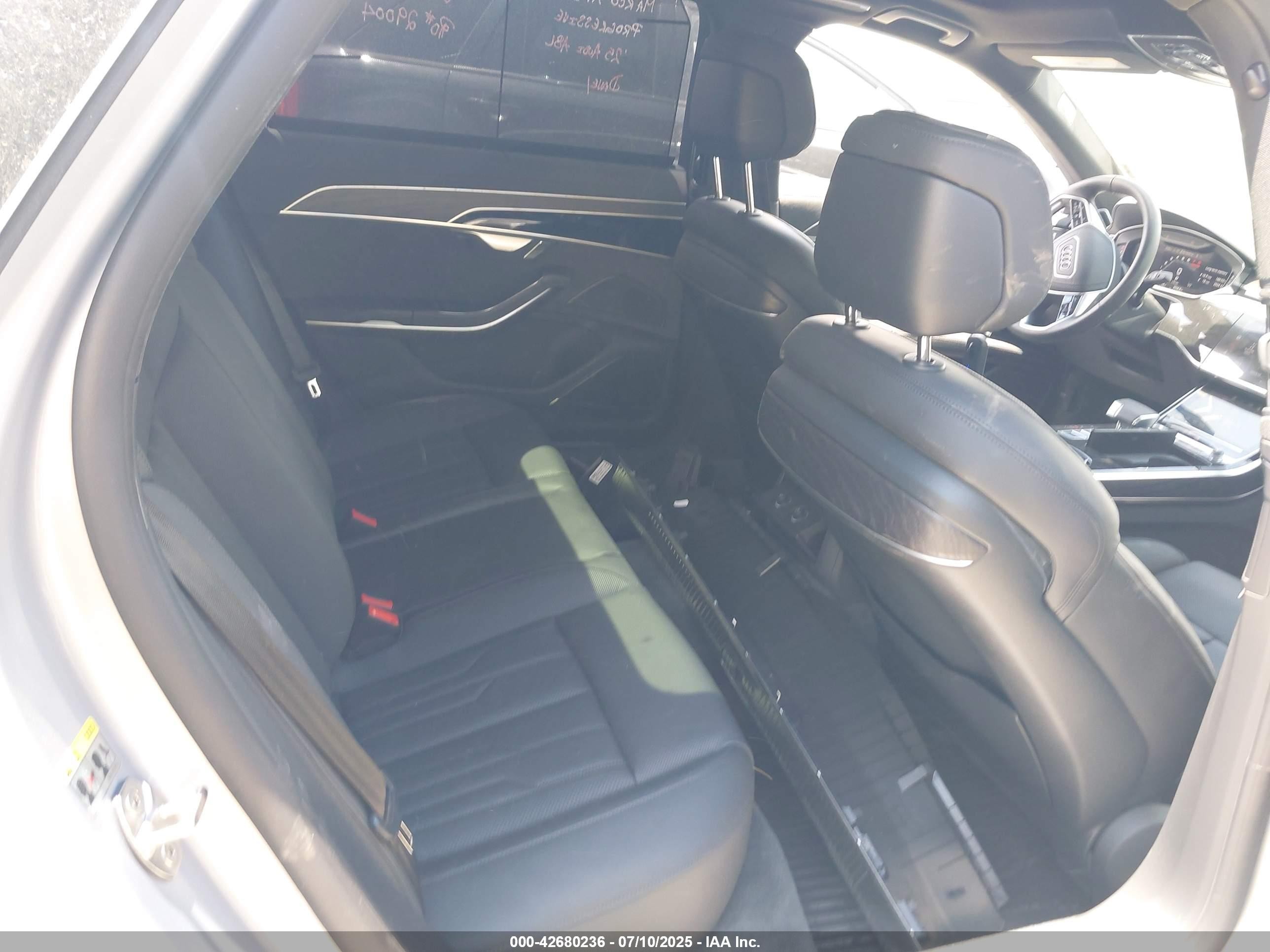 2025 Audi A8 L 55 Tfsi Quattro Tiptronic Серебряный vin: WAULDAF82SN001562