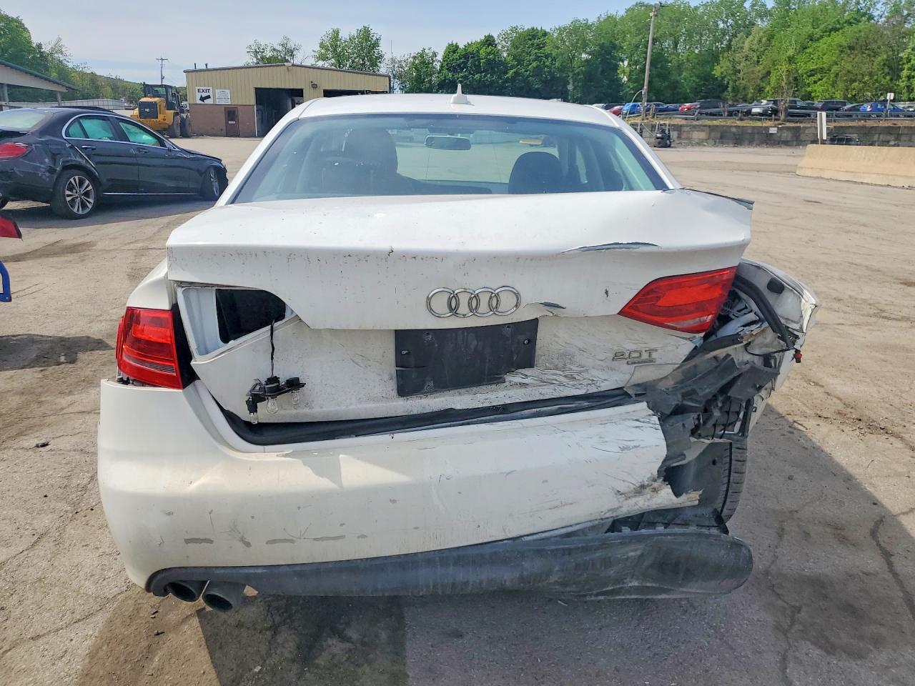 2009 Audi A4 2.0t Quattro White vin: WAULF78K49N027063