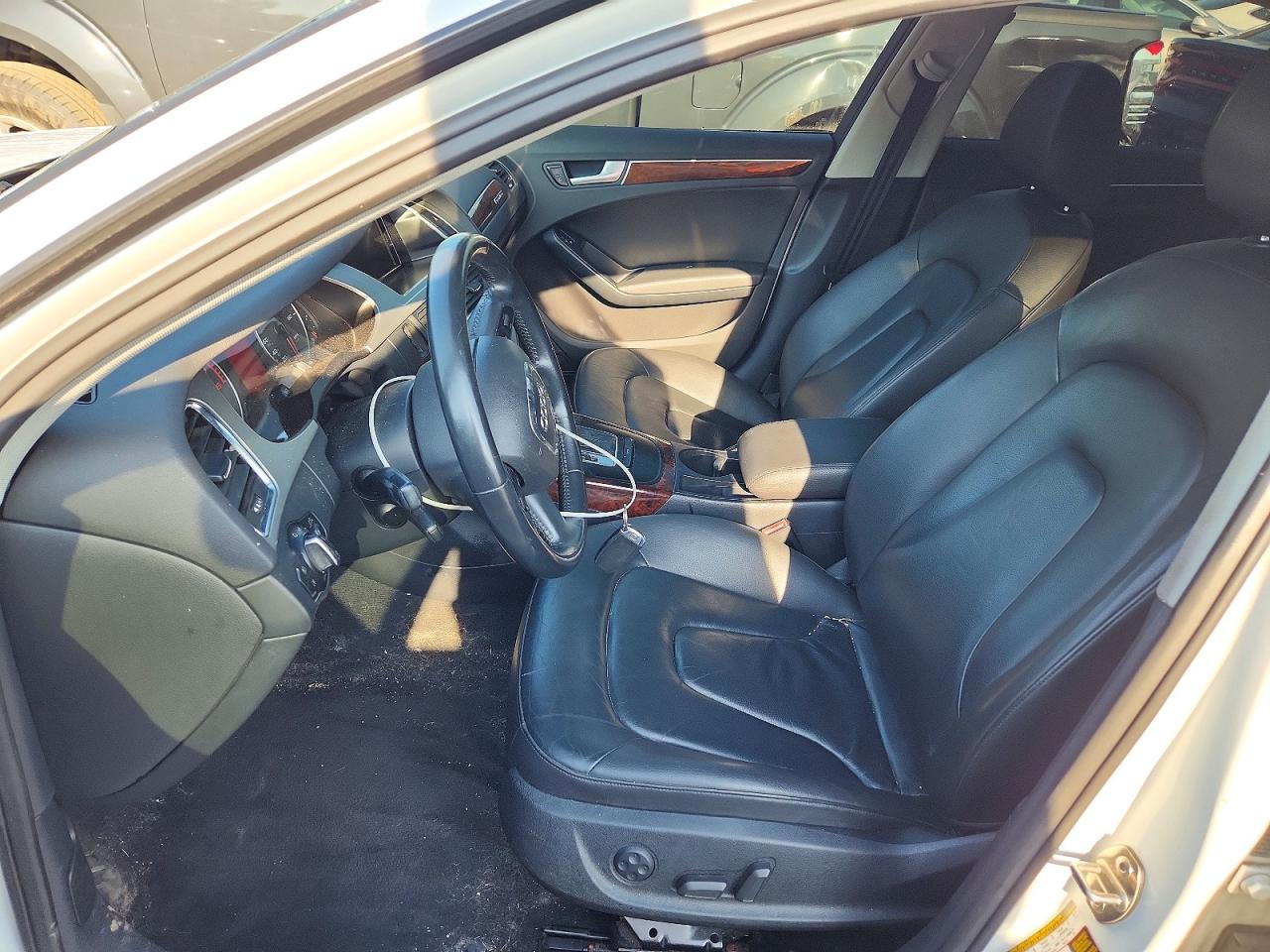 2009 Audi A4 2.0t Quattro Белый vin: WAULF78K99N025230