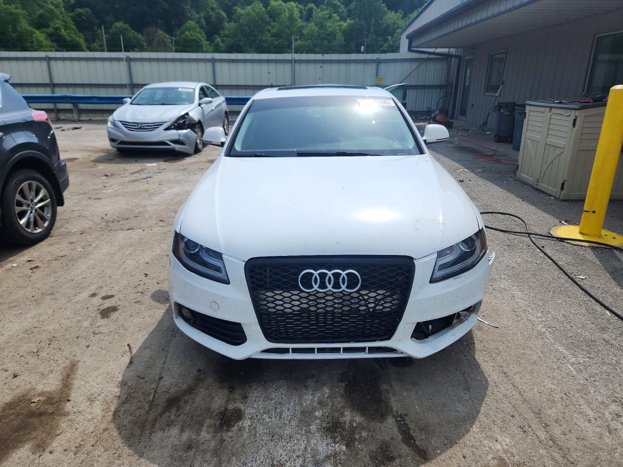 2009 Audi A4 2.0t Quattro Белый vin: WAULF78K99N025230