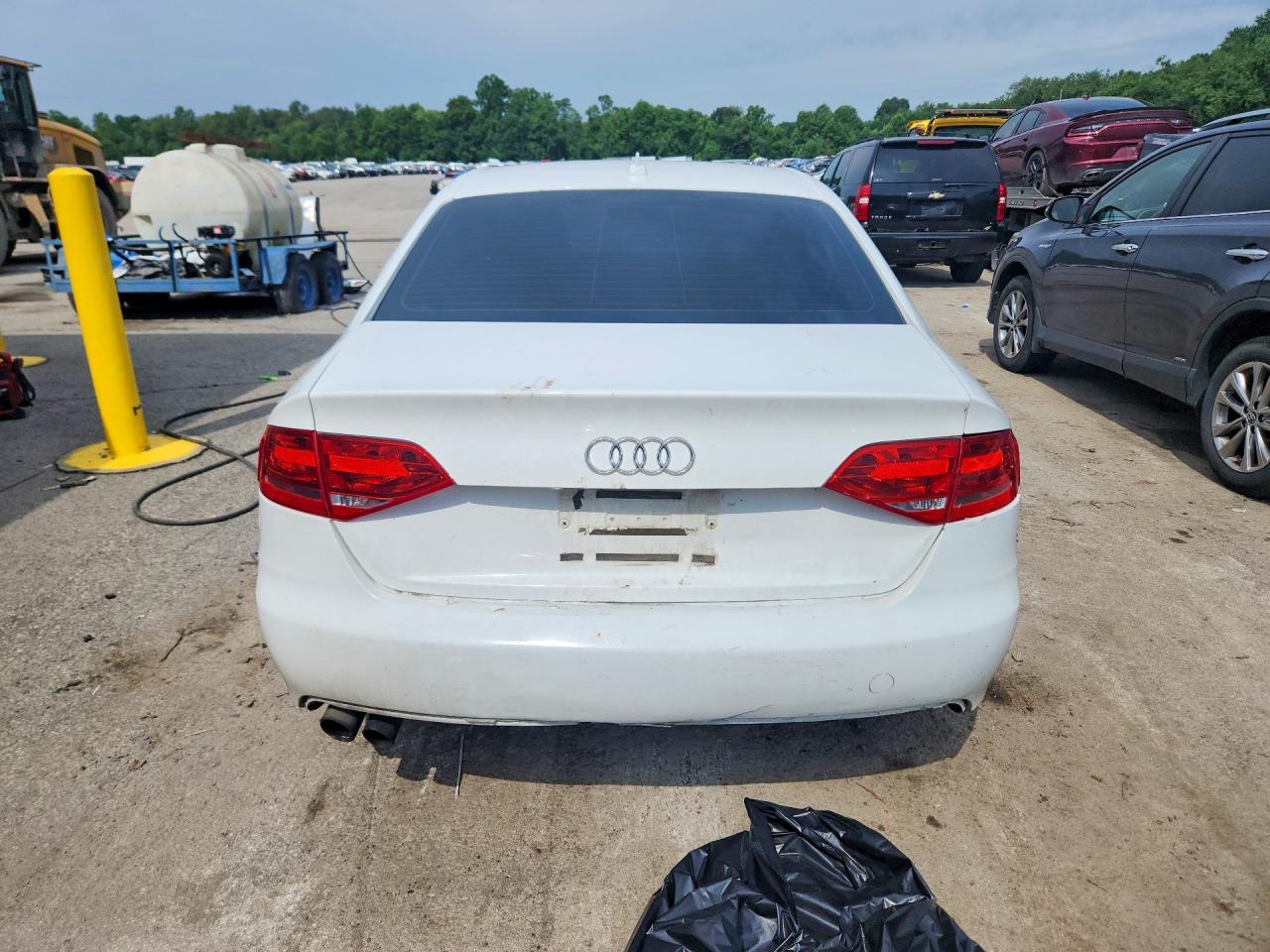 2009 Audi A4 2.0t Quattro Белый vin: WAULF78K99N025230