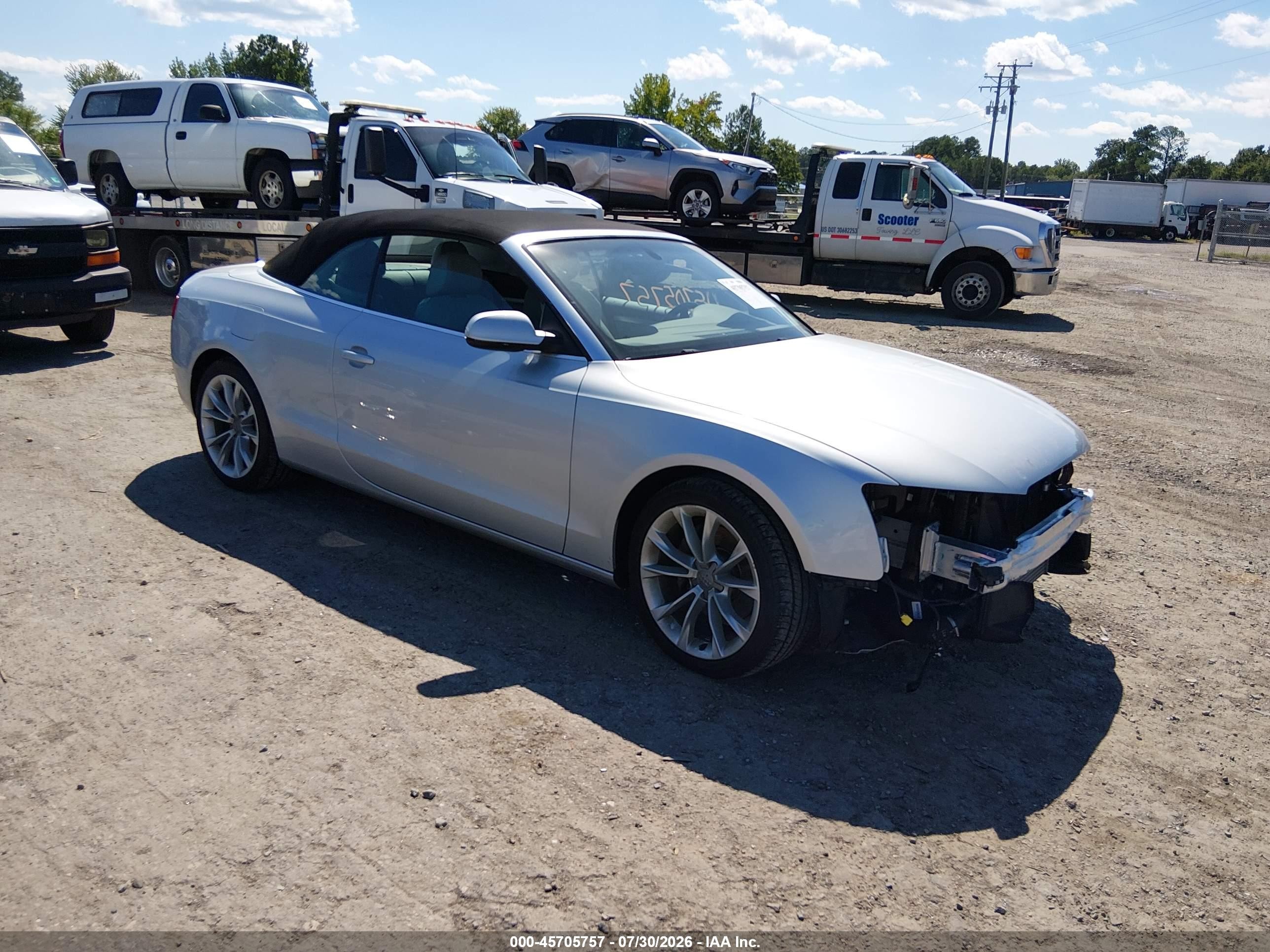 2013 Audi A5 2.0t Premium Серебряный vin: WAULFAFH0DN008295