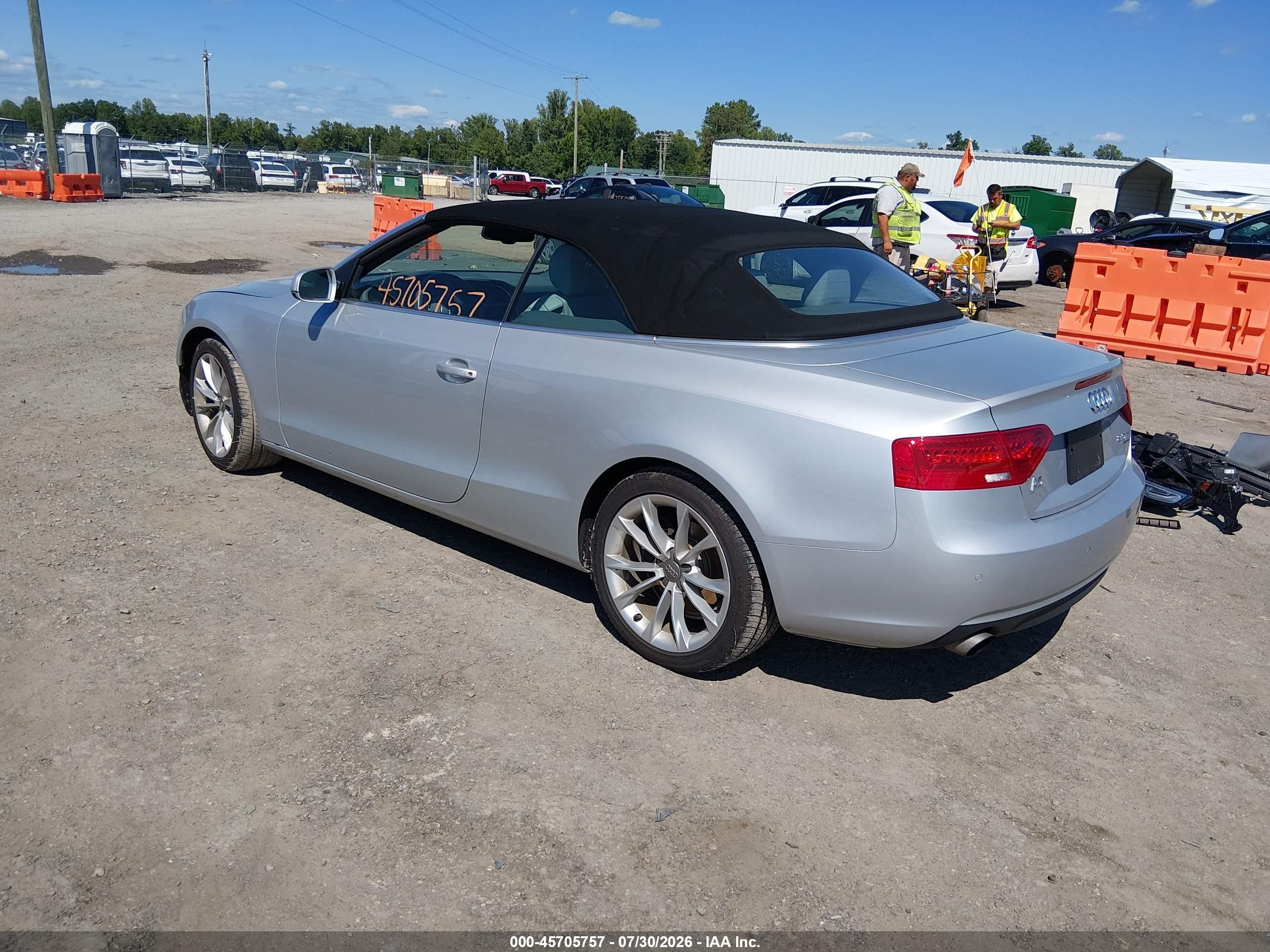 2013 Audi A5 2.0t Premium Серебряный vin: WAULFAFH0DN008295