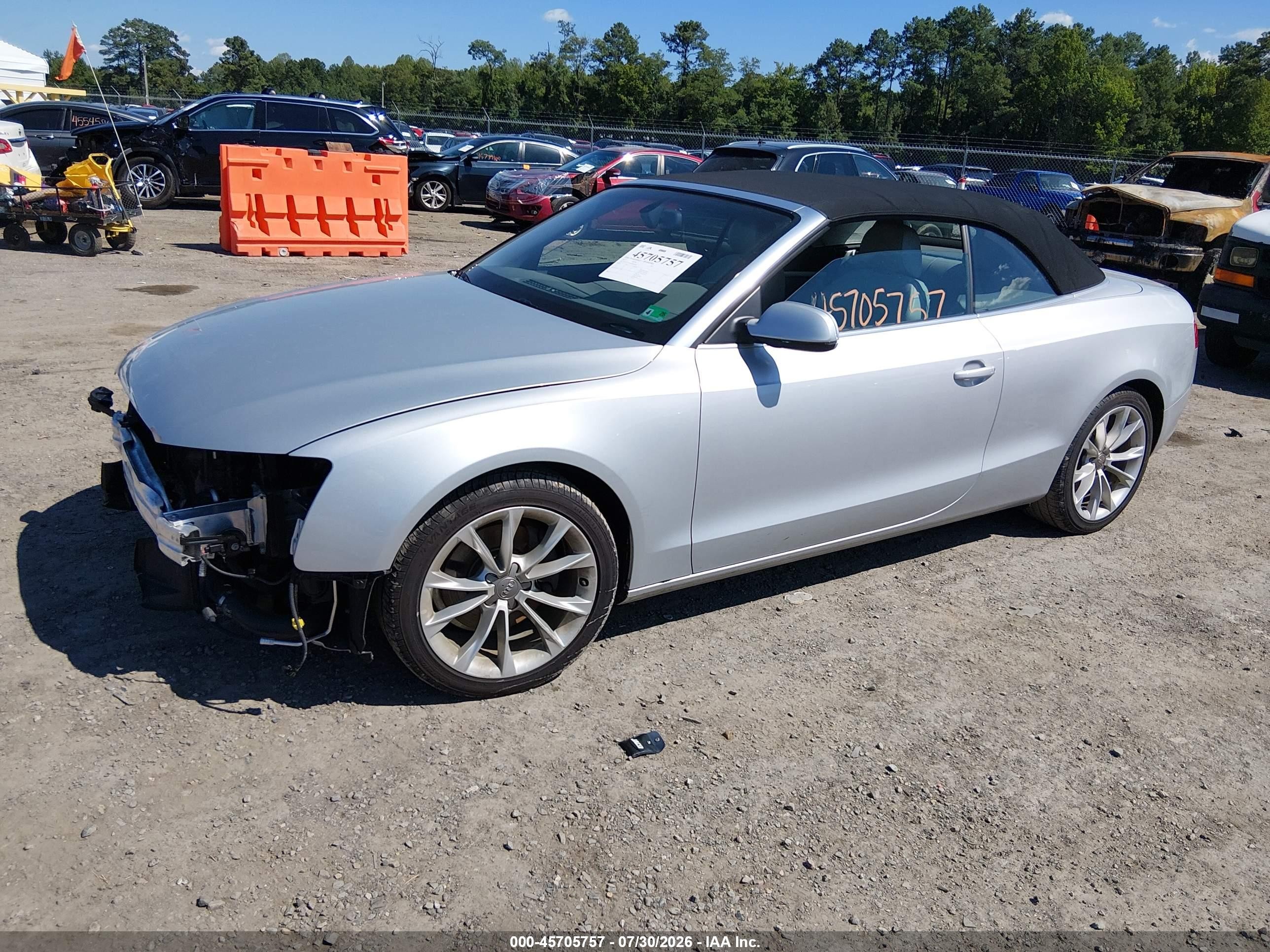 2013 Audi A5 2.0t Premium Серебряный vin: WAULFAFH0DN008295
