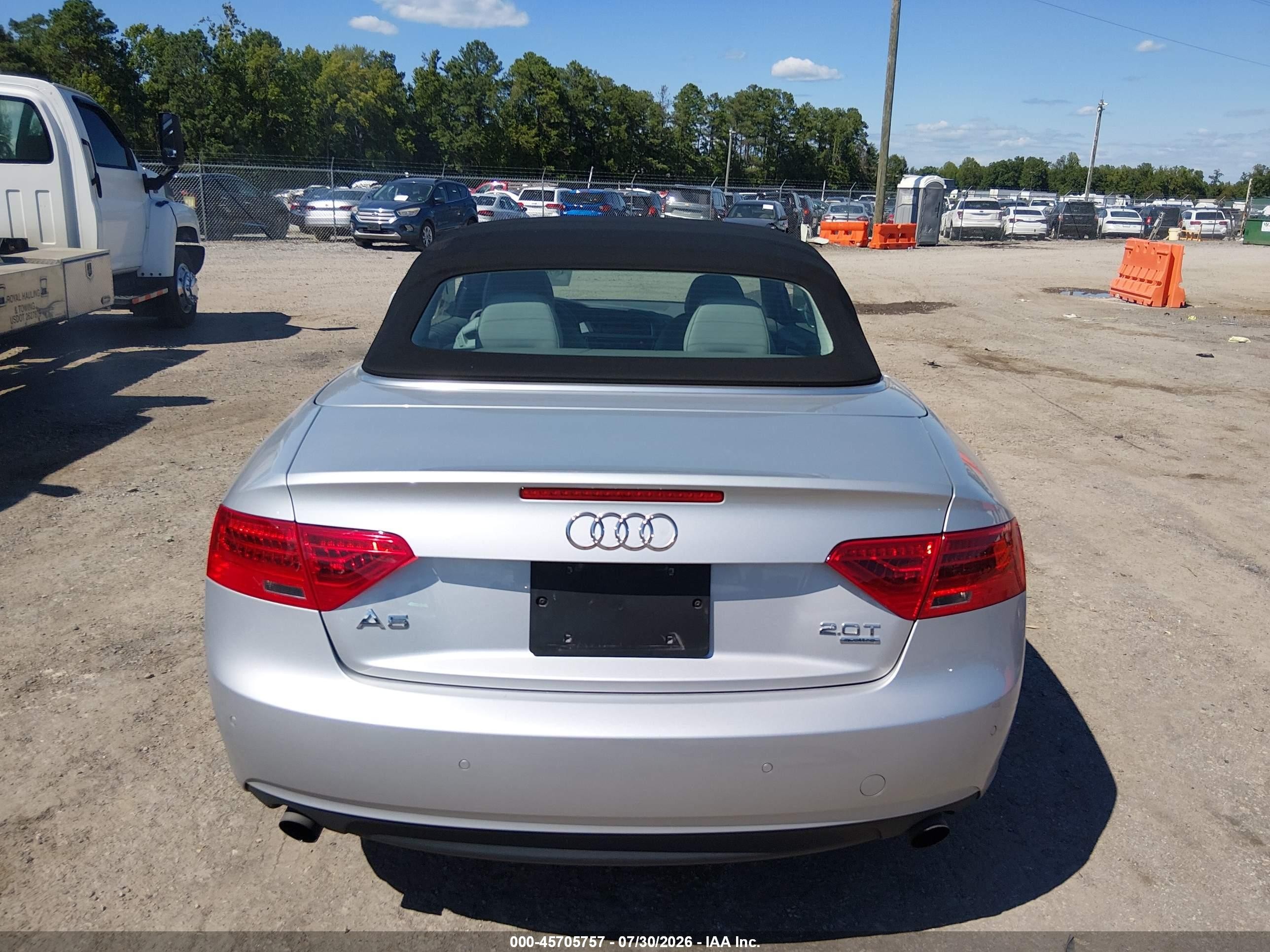 2013 Audi A5 2.0t Premium Серебряный vin: WAULFAFH0DN008295