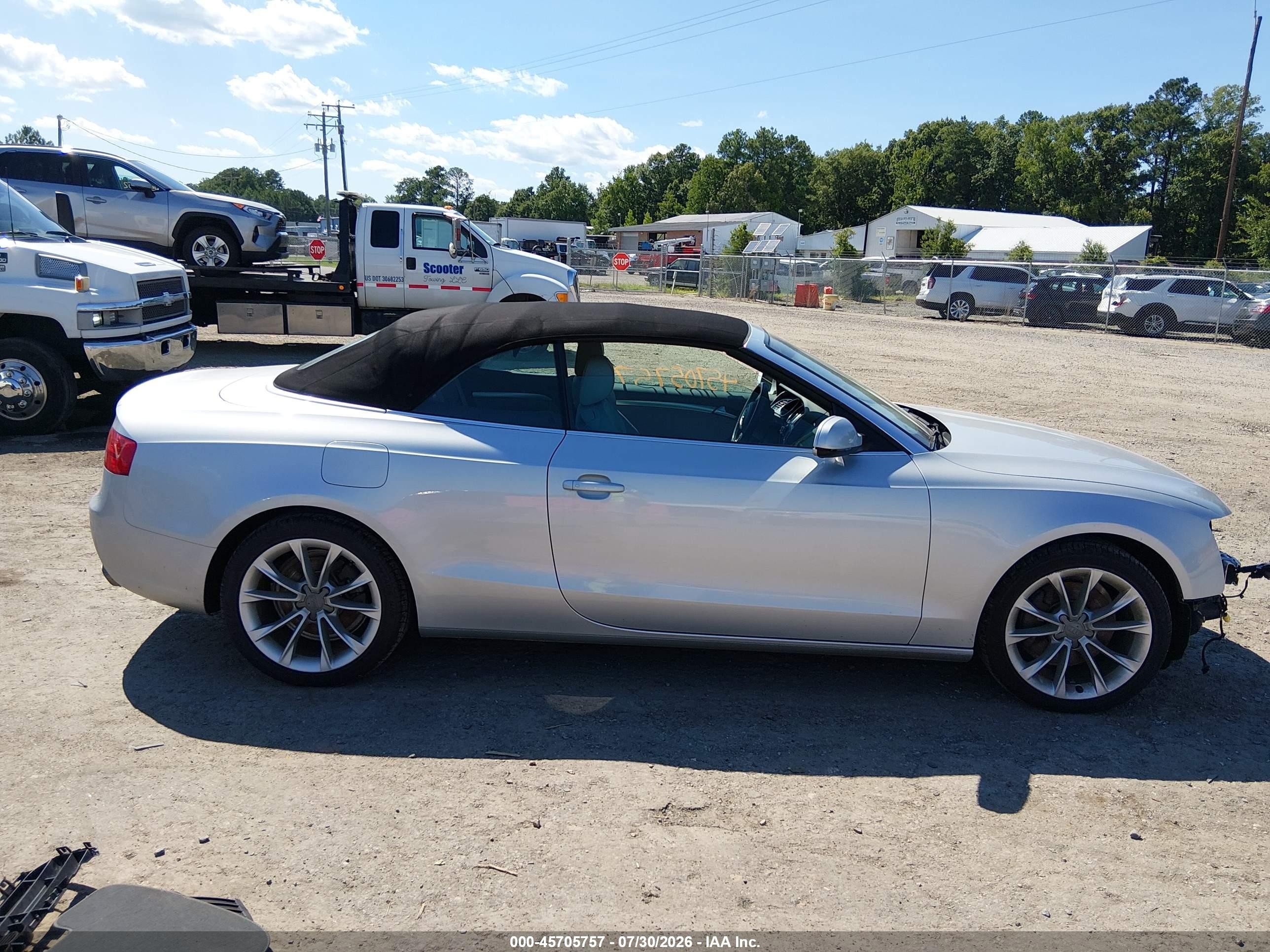 2013 Audi A5 2.0t Premium Серебряный vin: WAULFAFH0DN008295